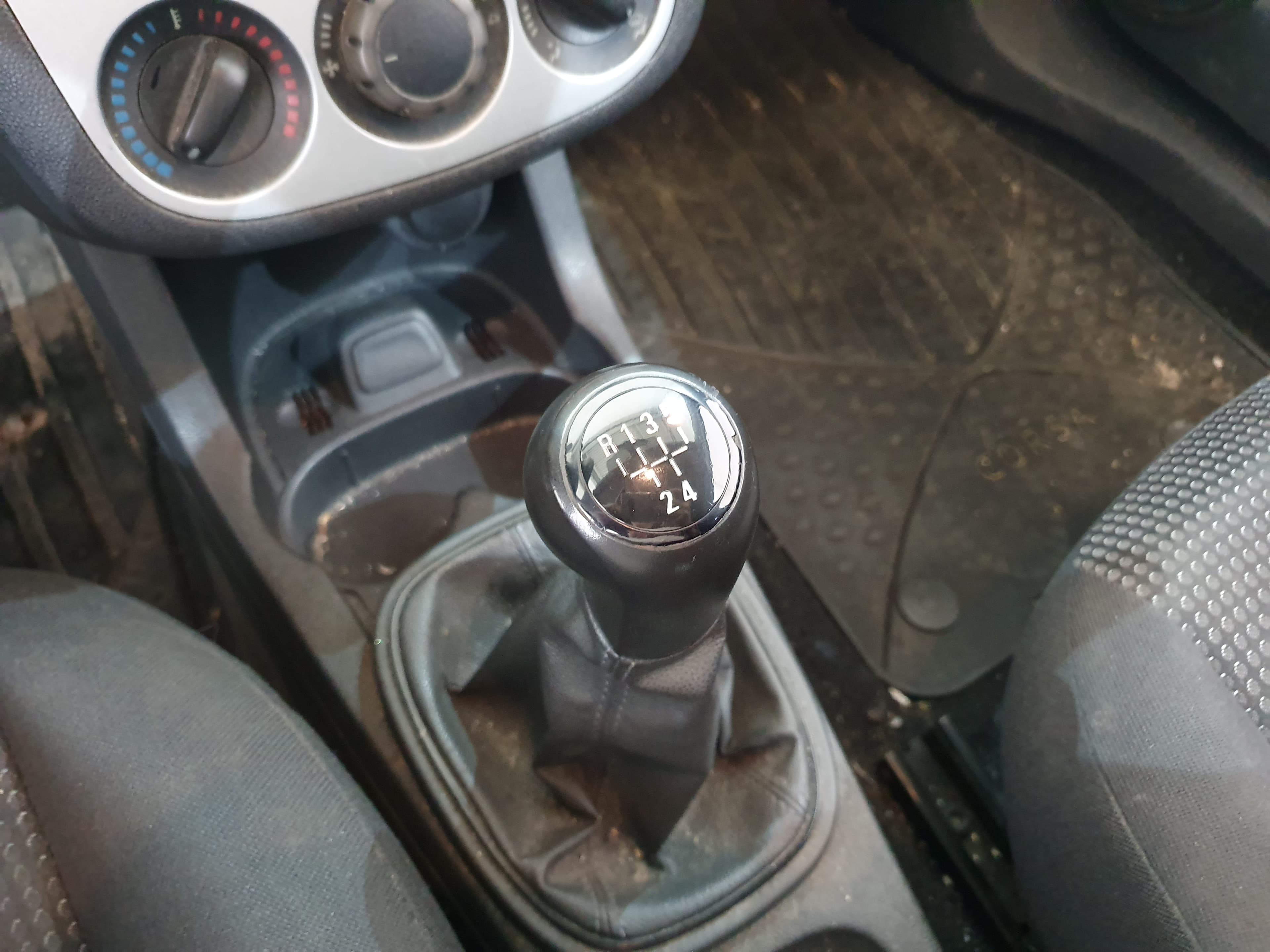 Opel Corsa 1.3 CDTI · Ano 2011 — imagem 30