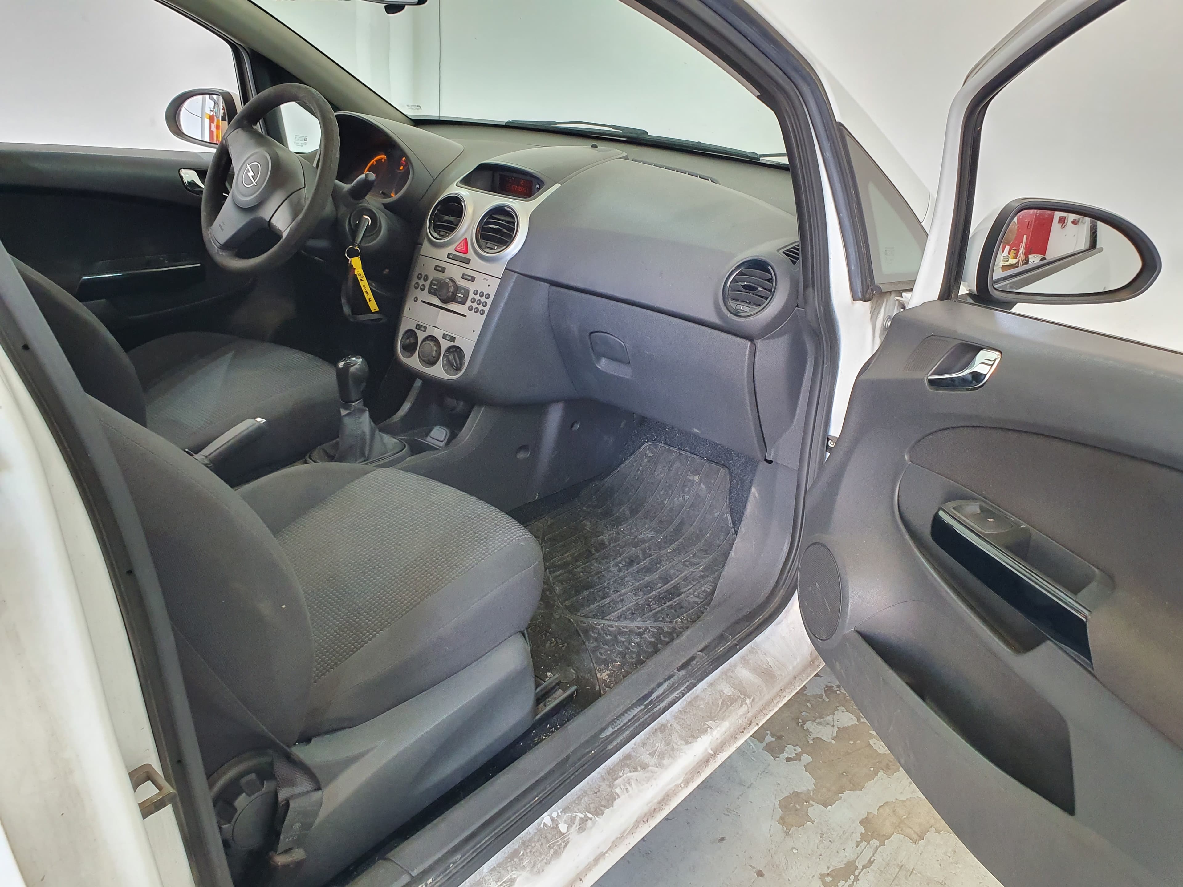 Opel Corsa 1.3 CDTI · Ano 2011 — imagem 19