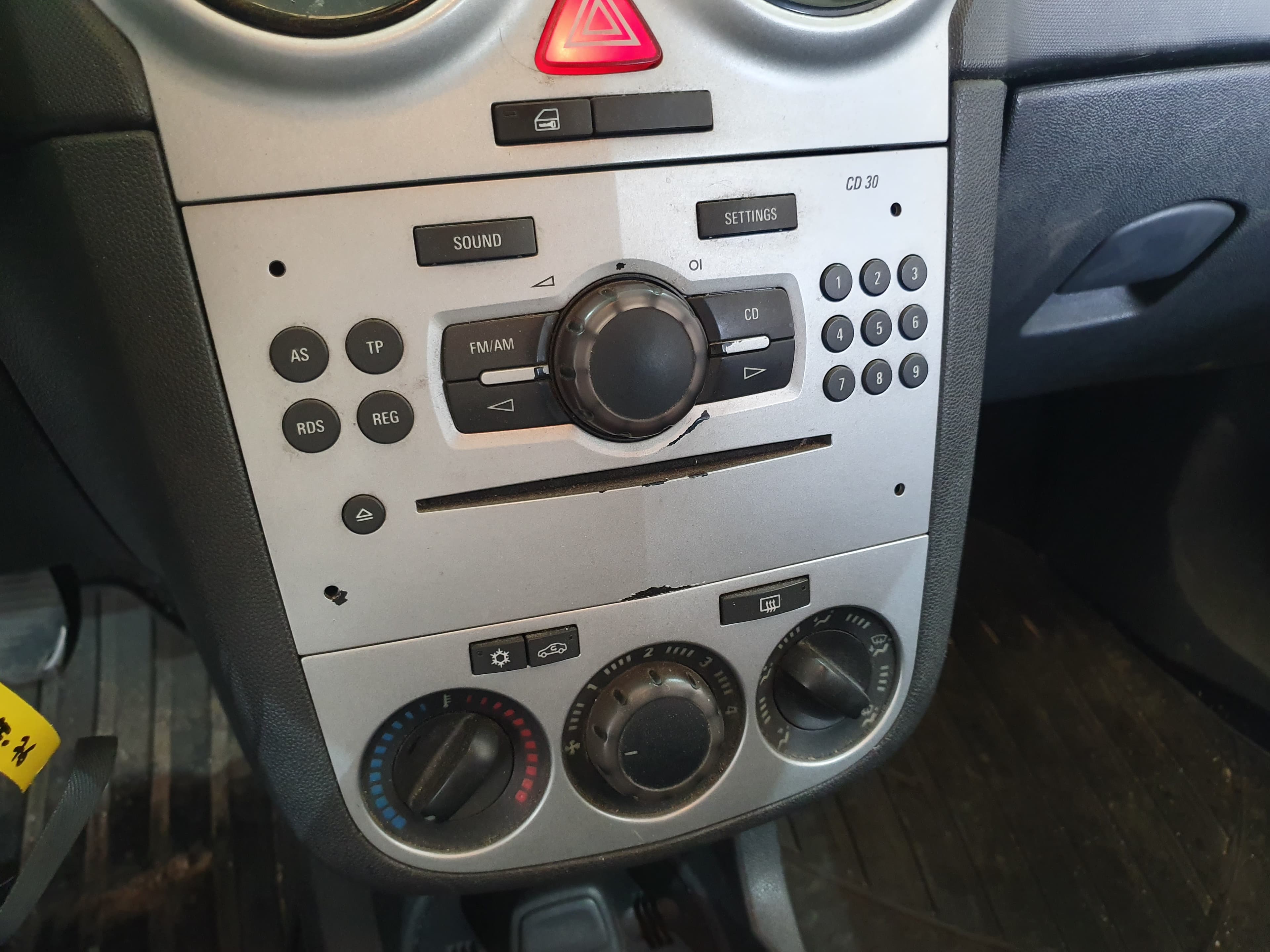 Opel Corsa 1.3 CDTI · Ano 2011 — imagem 29