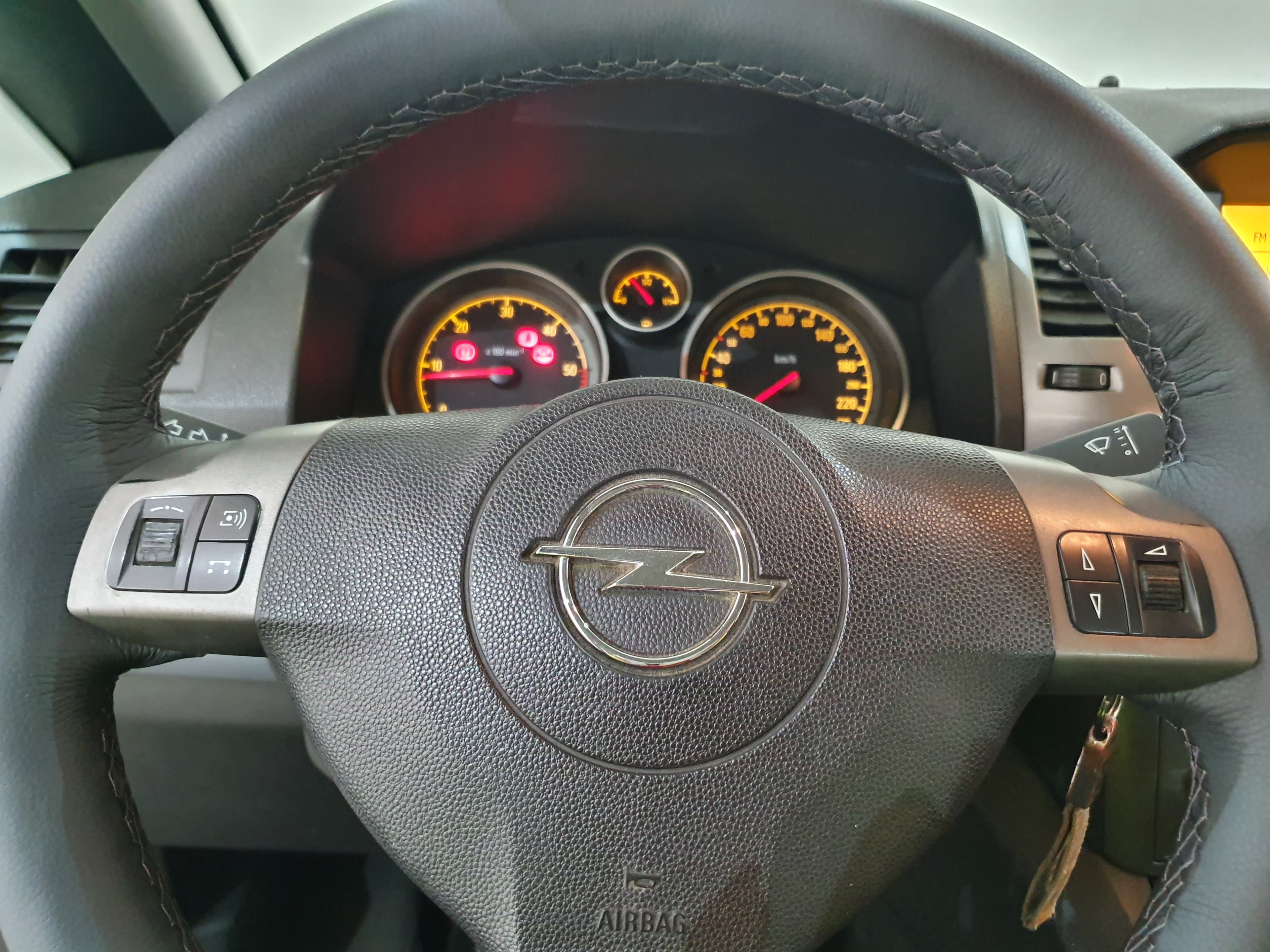 Opel Zafira · Ano 2006 — imagen 45