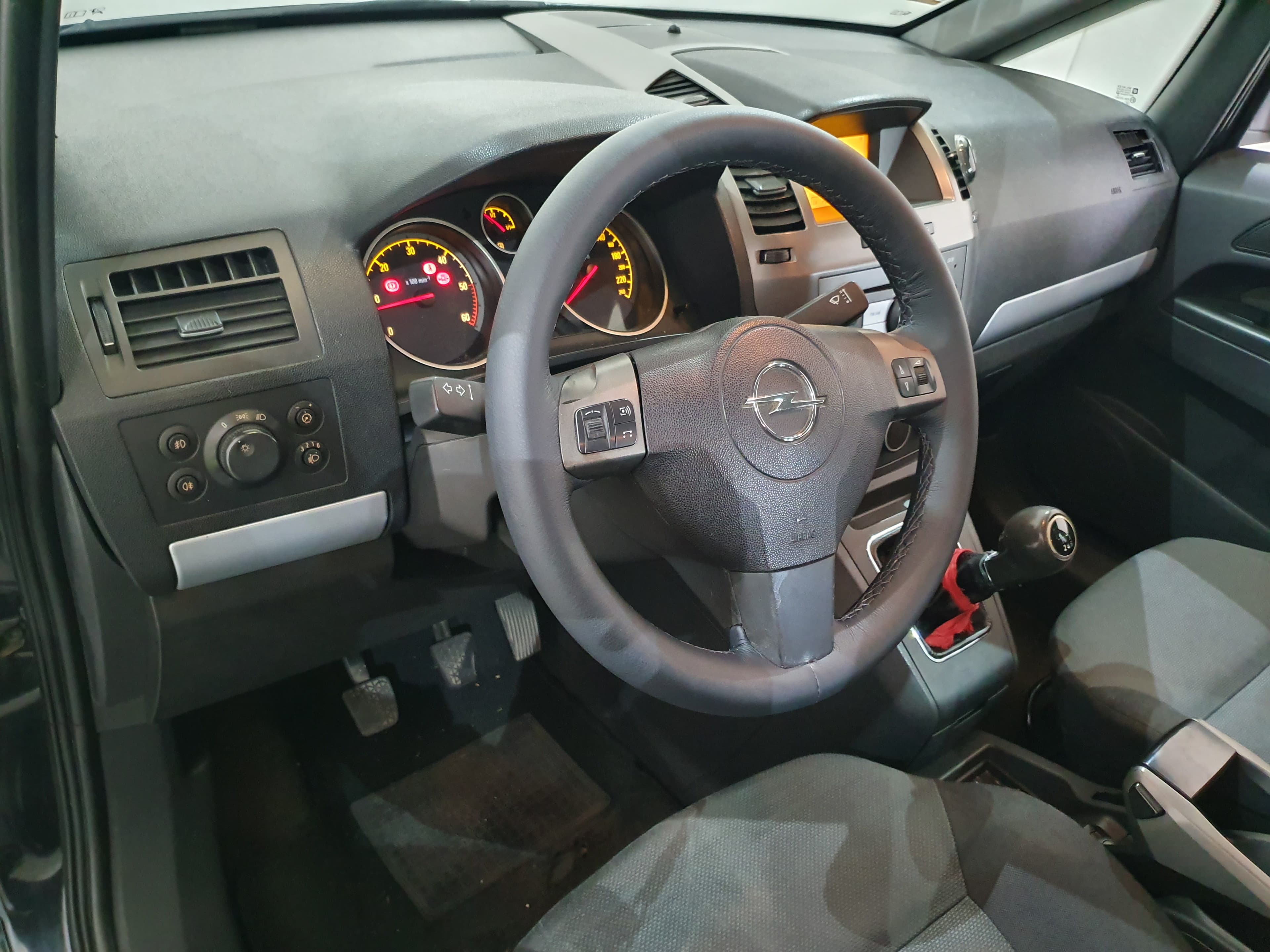 Opel Zafira · Ano 2006 — imagen 37
