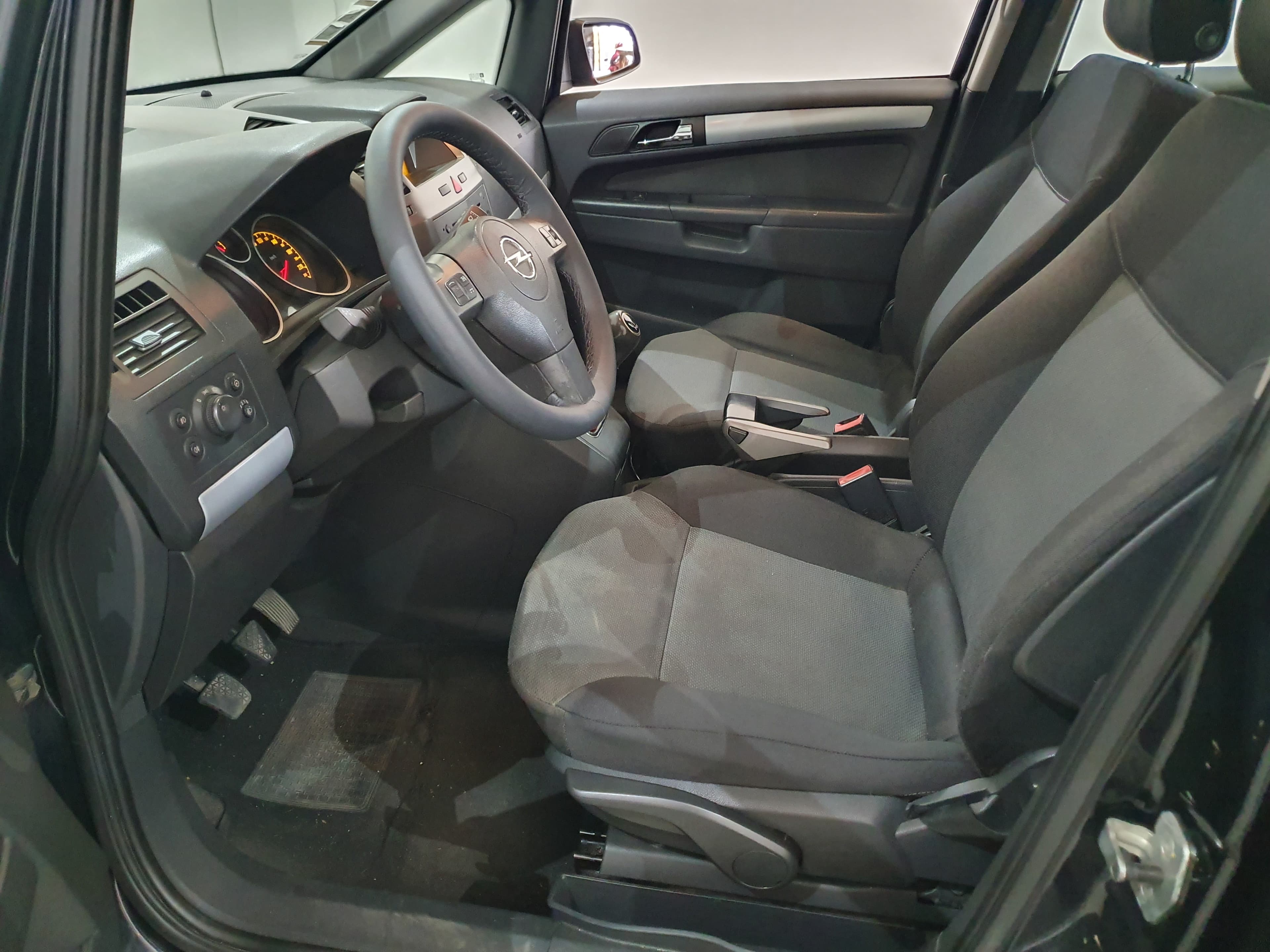 Opel Zafira · Ano 2006 — imagen 36