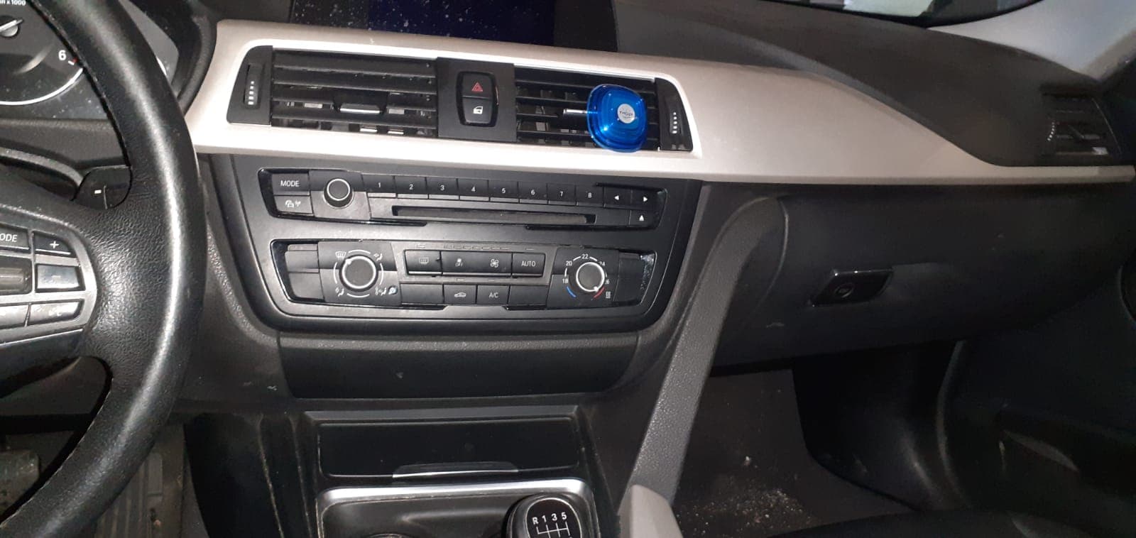 BMW 318D · Ano 2014 — imagem 21