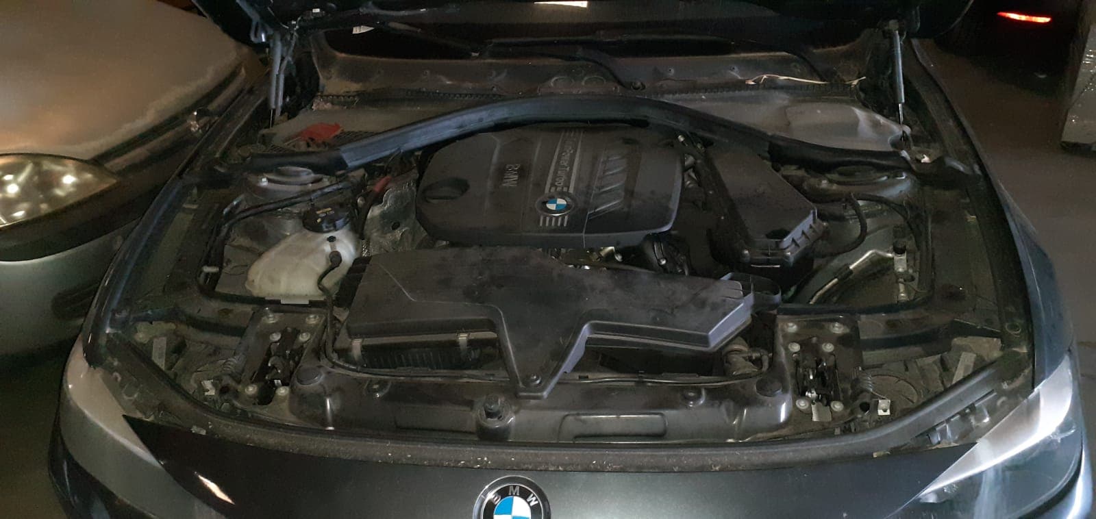 BMW 318D · Ano 2014 — imagem 13