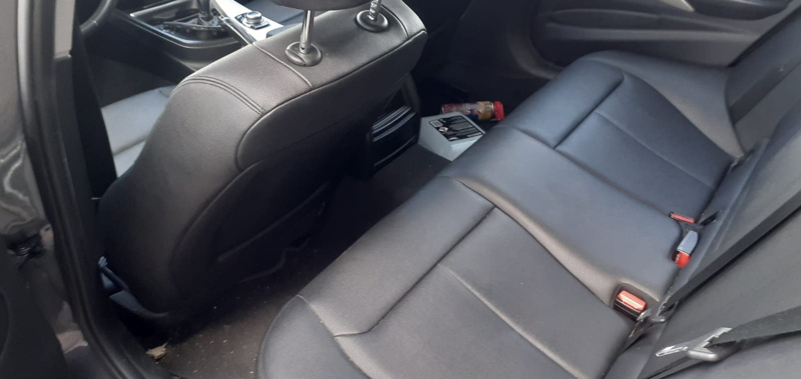 BMW 318D · Ano 2014 — imagem 23