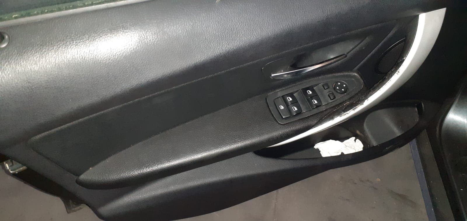 BMW 318D · Ano 2014 — imagem 20