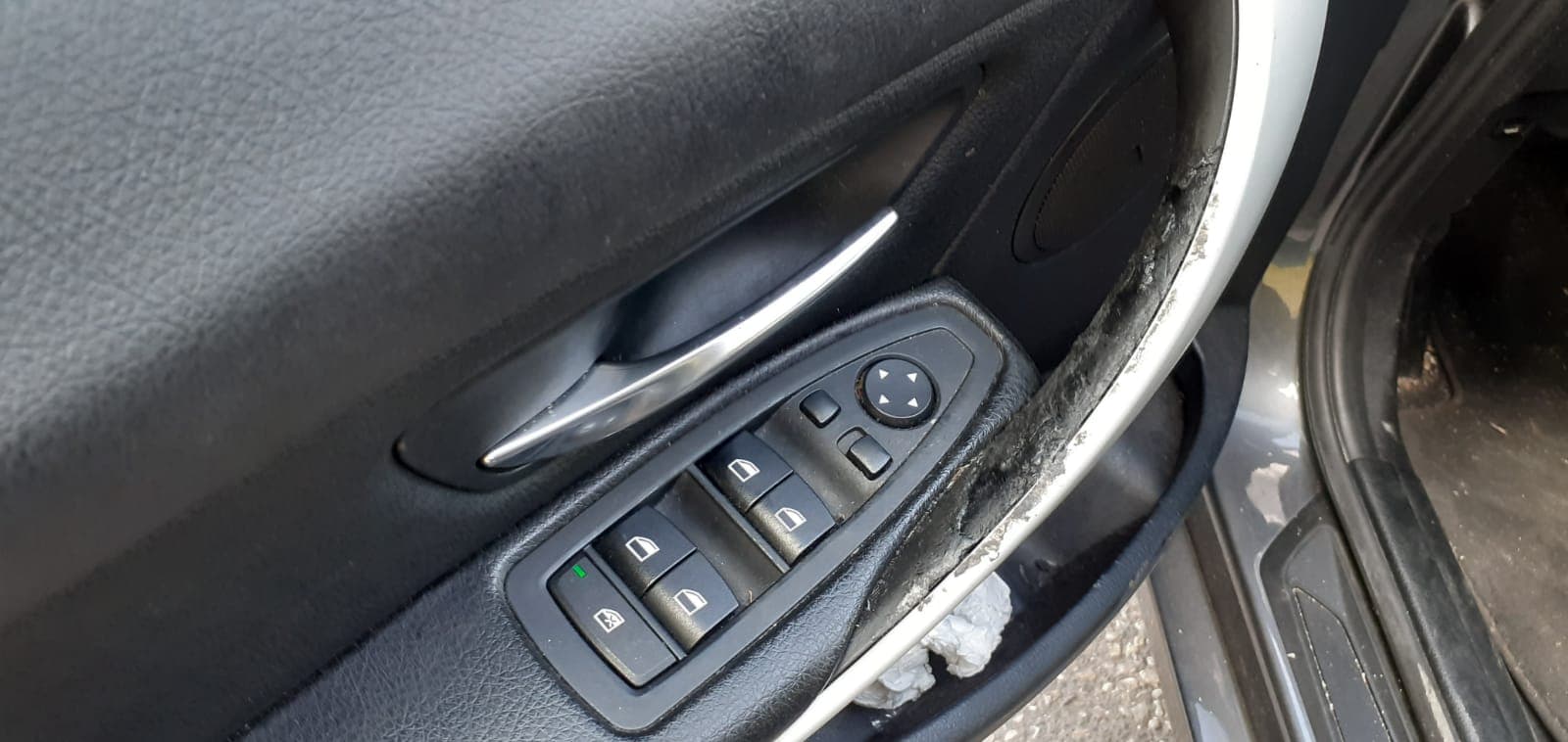 BMW 318D · Ano 2014 — imagem 18