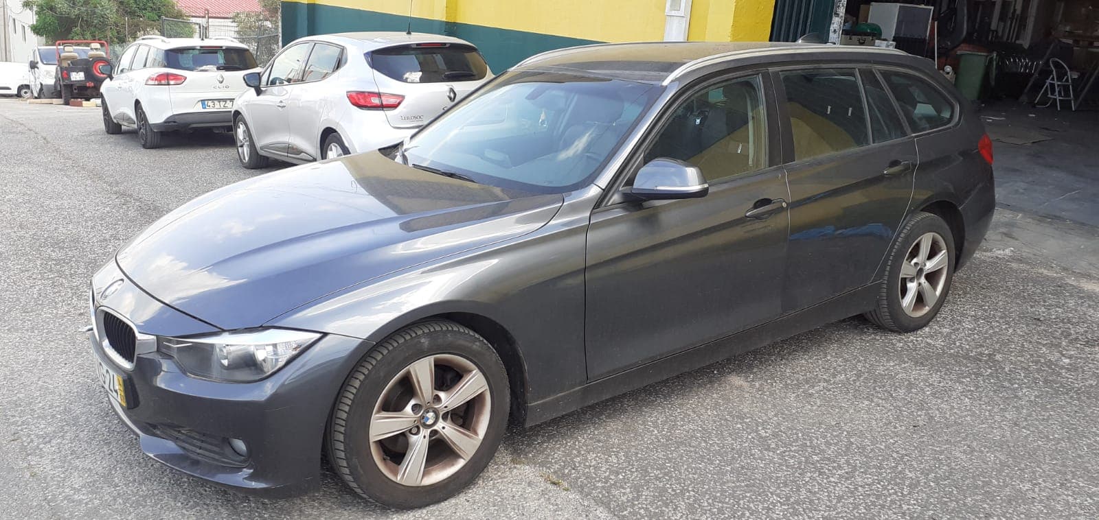 BMW 318D · Ano 2014 — imagem 6