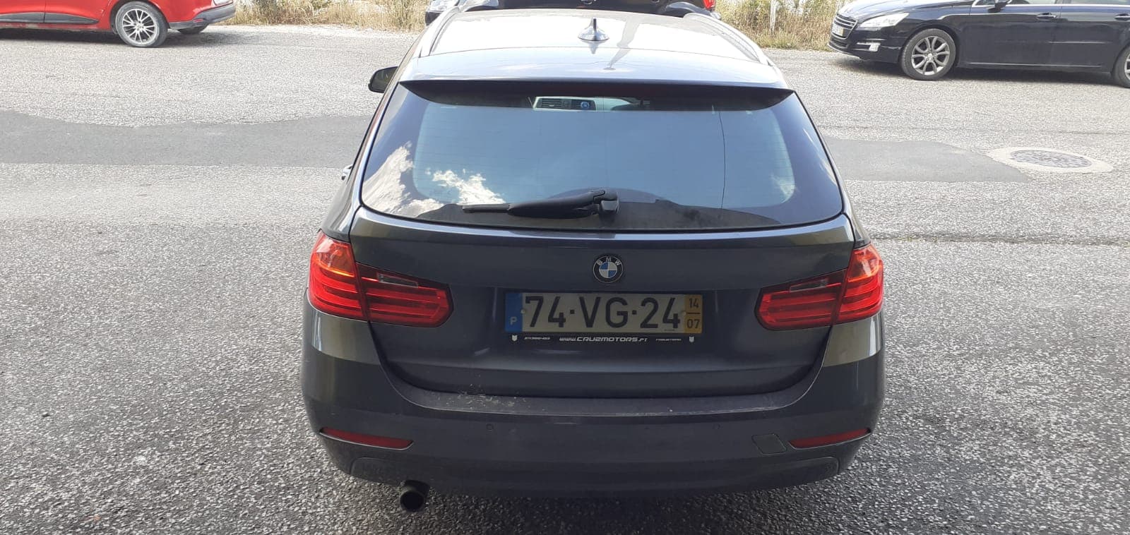 BMW 318D · Ano 2014 — imagem 8