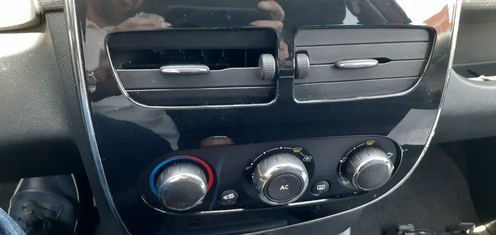 Renault Clio 1.5 DCI · Ano 2014 — imagem 21