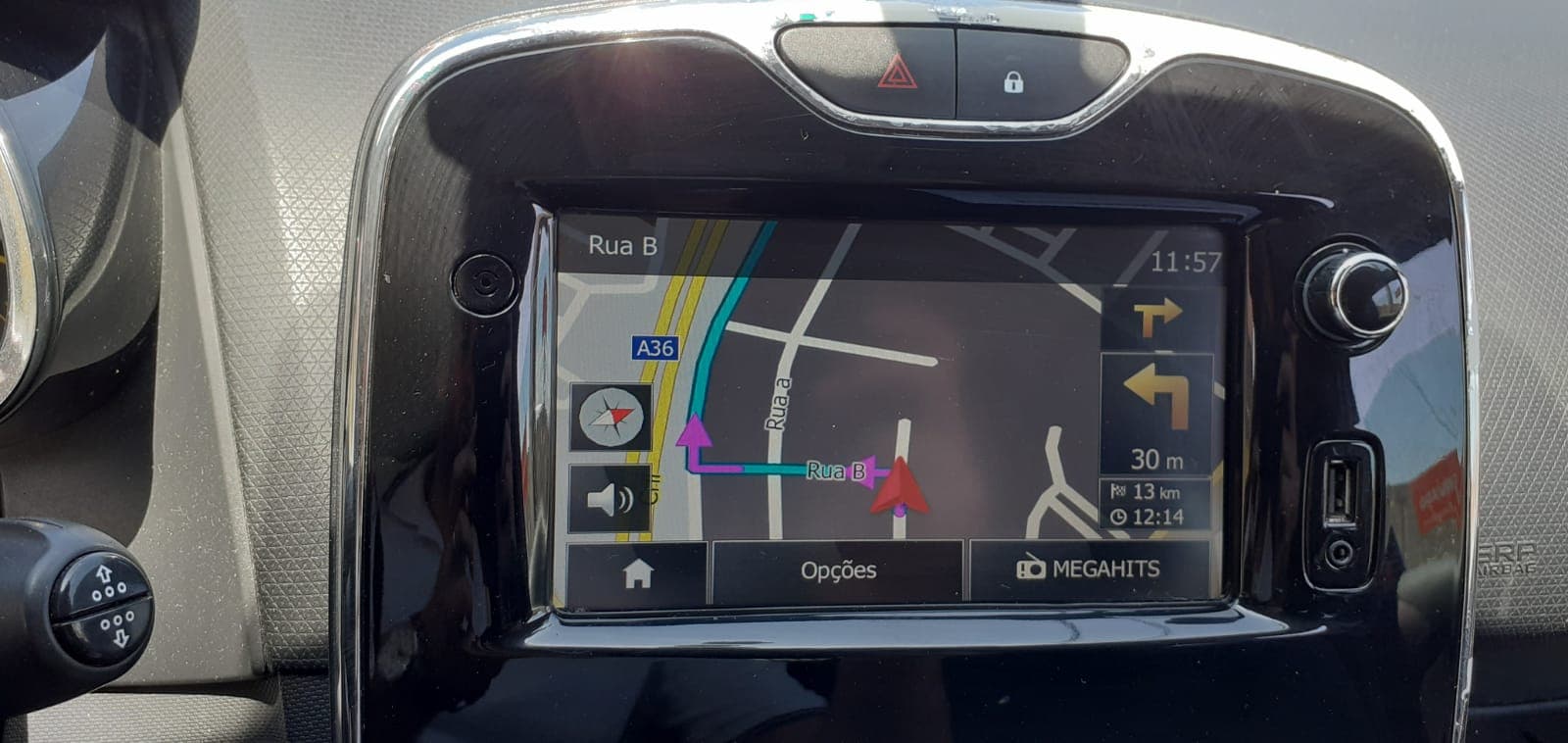 Renault Clio 1.5 DCI · Ano 2014 — imagem 23