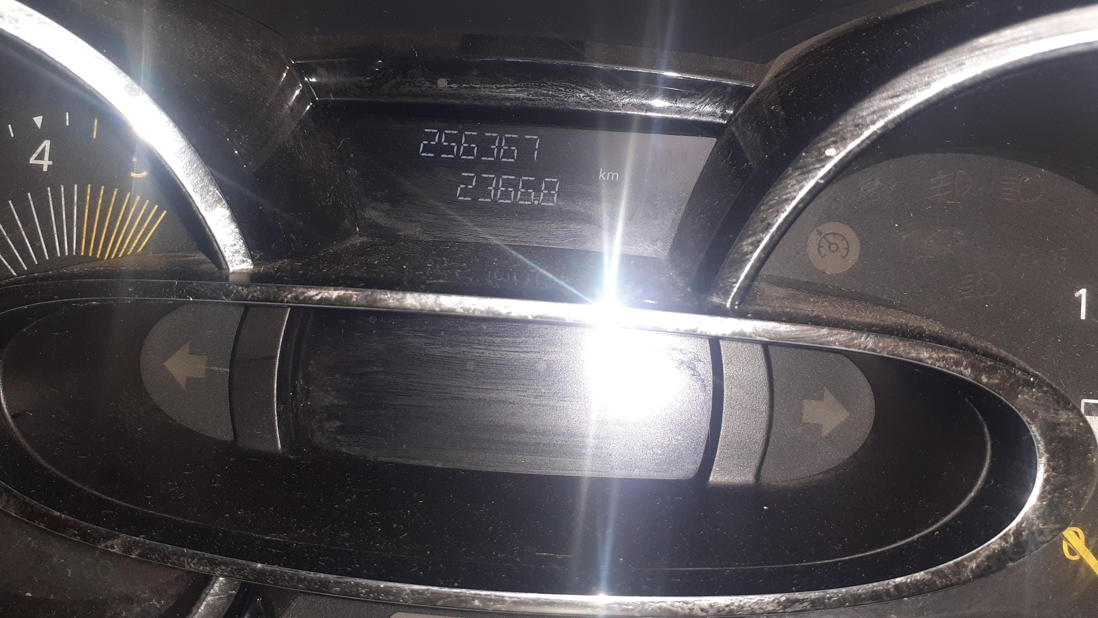 Renault Clio 1.5 DCI · Año 2014 — imagen 21