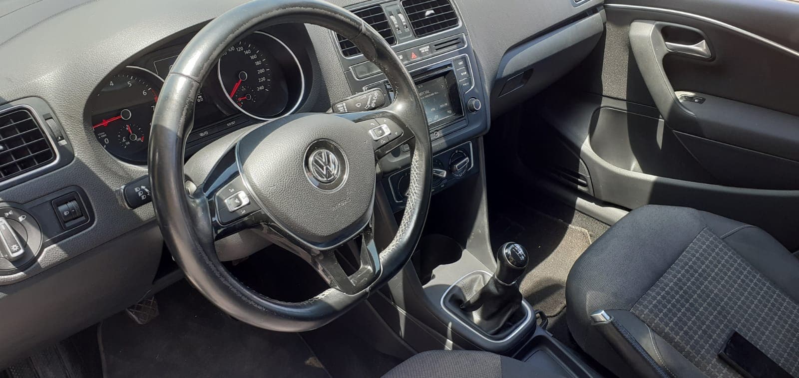 Volkswagen Polo 1.0 · Ano 2015 — imagem 15