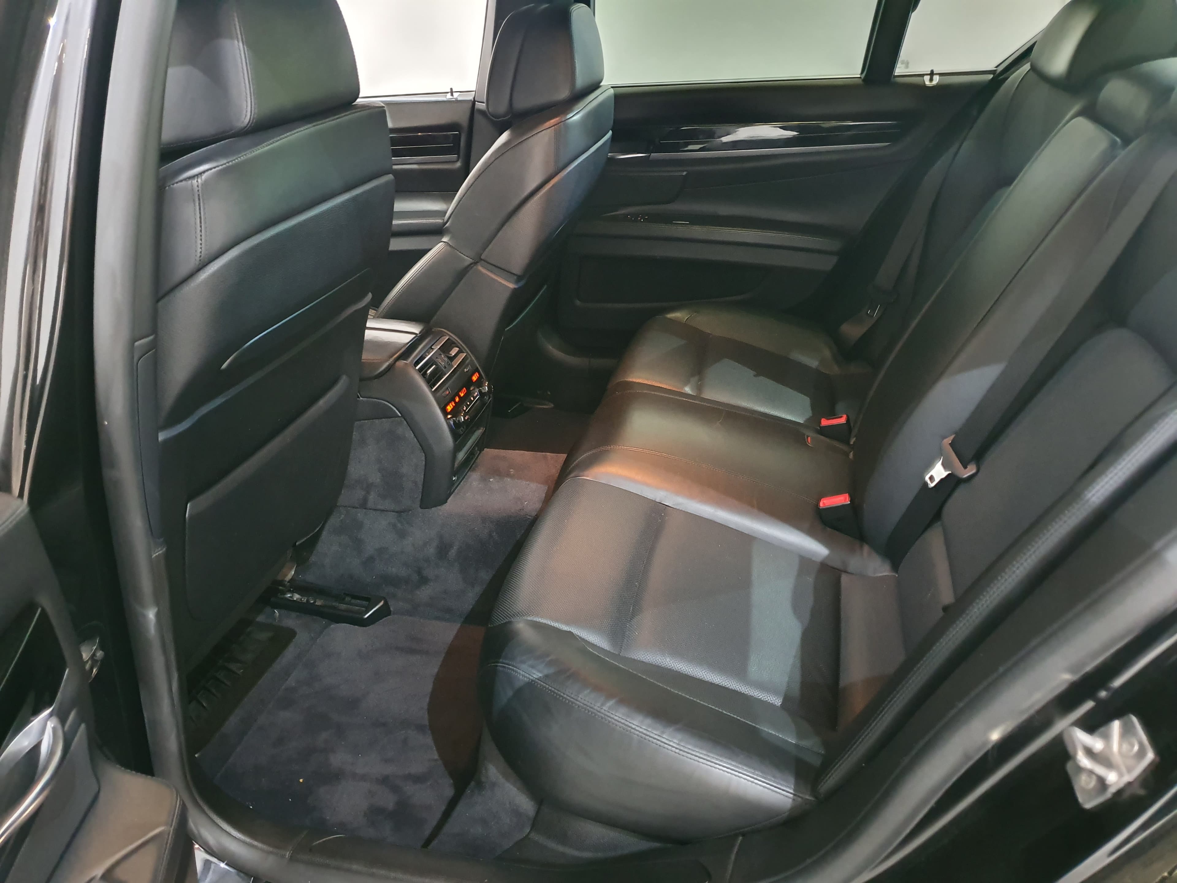 BMW 740D · Ano 2010 — imagem 30