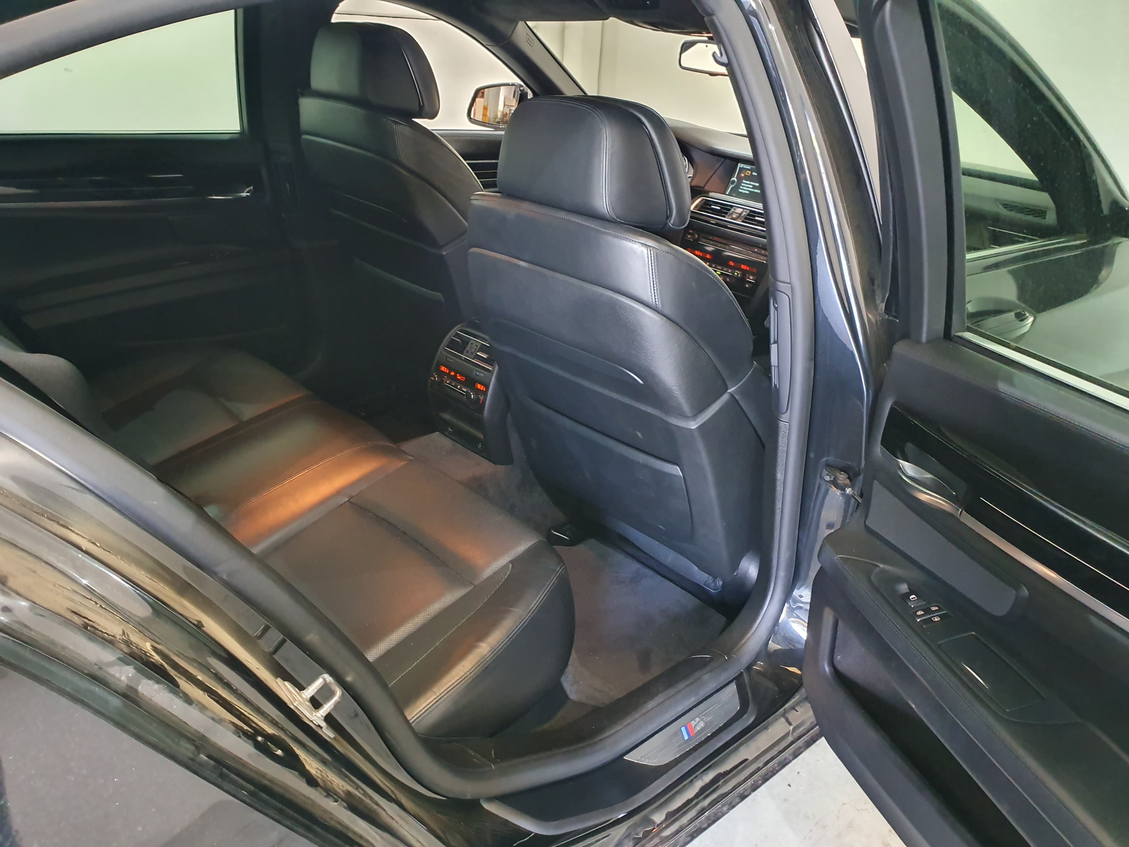 BMW 740D · Ano 2010 — imagem 21