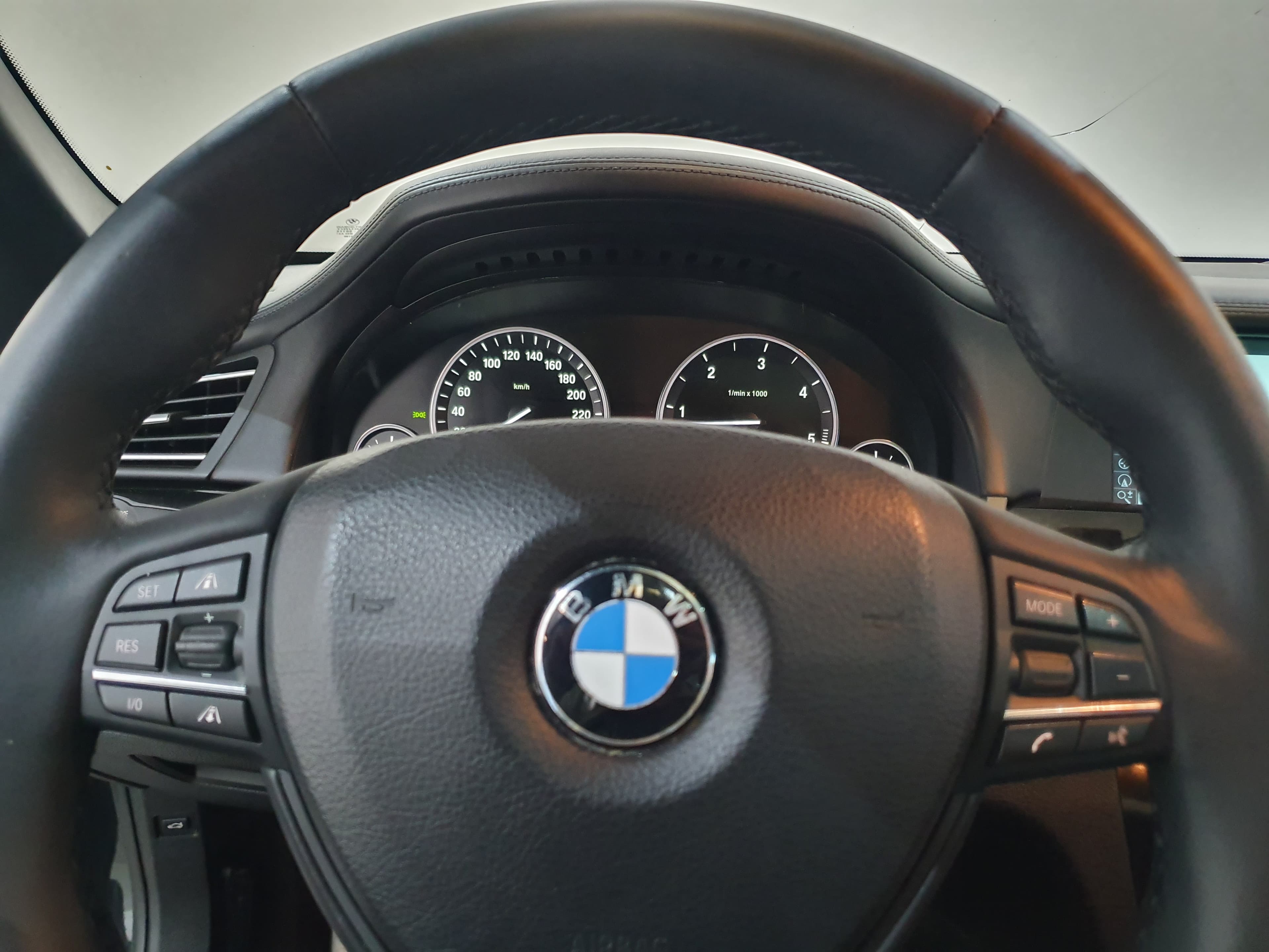 BMW 740D · Ano 2010 — imagem 36