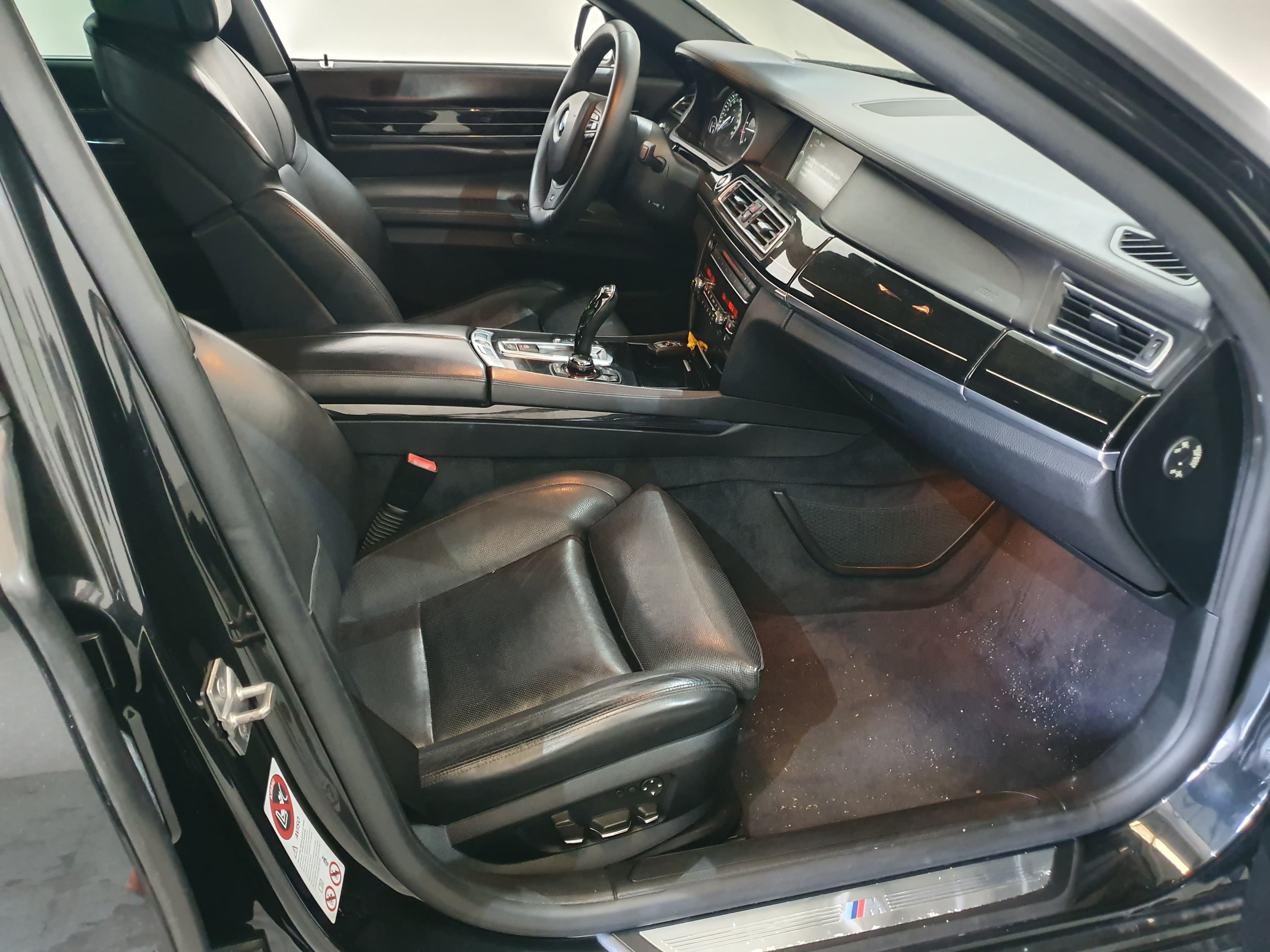 BMW 740D · Ano 2010 — imagem 26