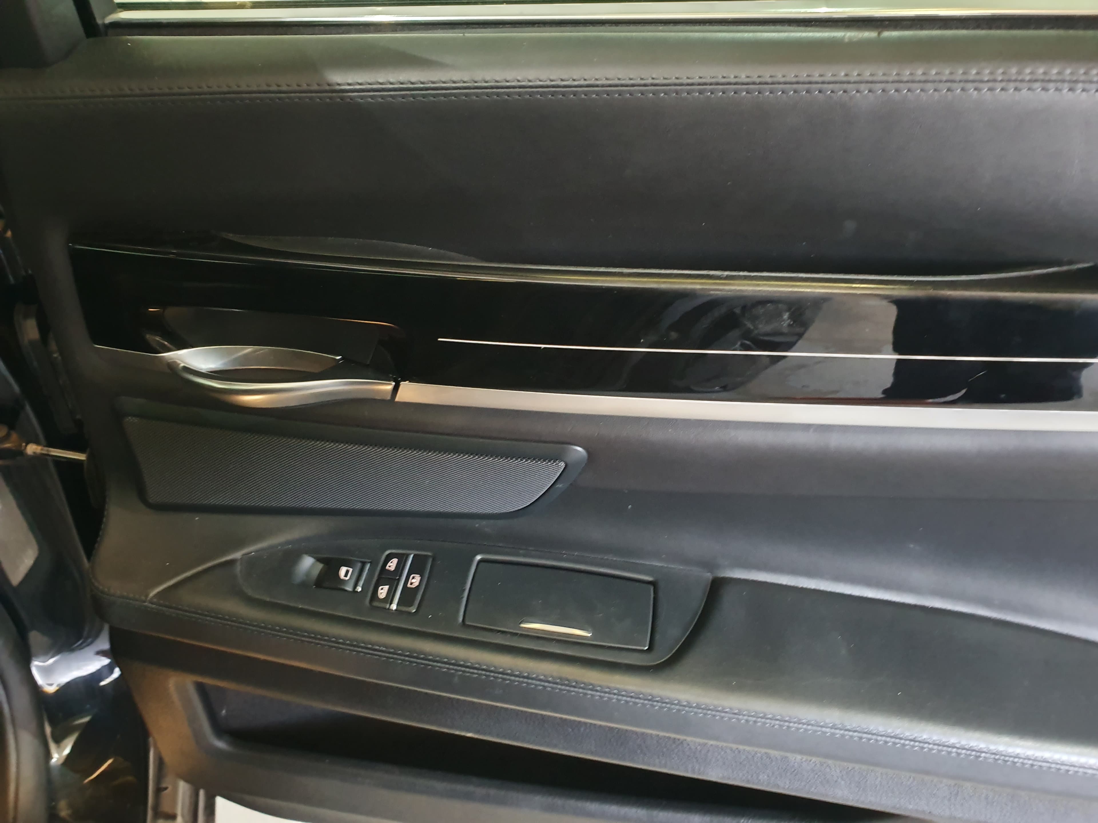 BMW 740D · Ano 2010 — imagem 22