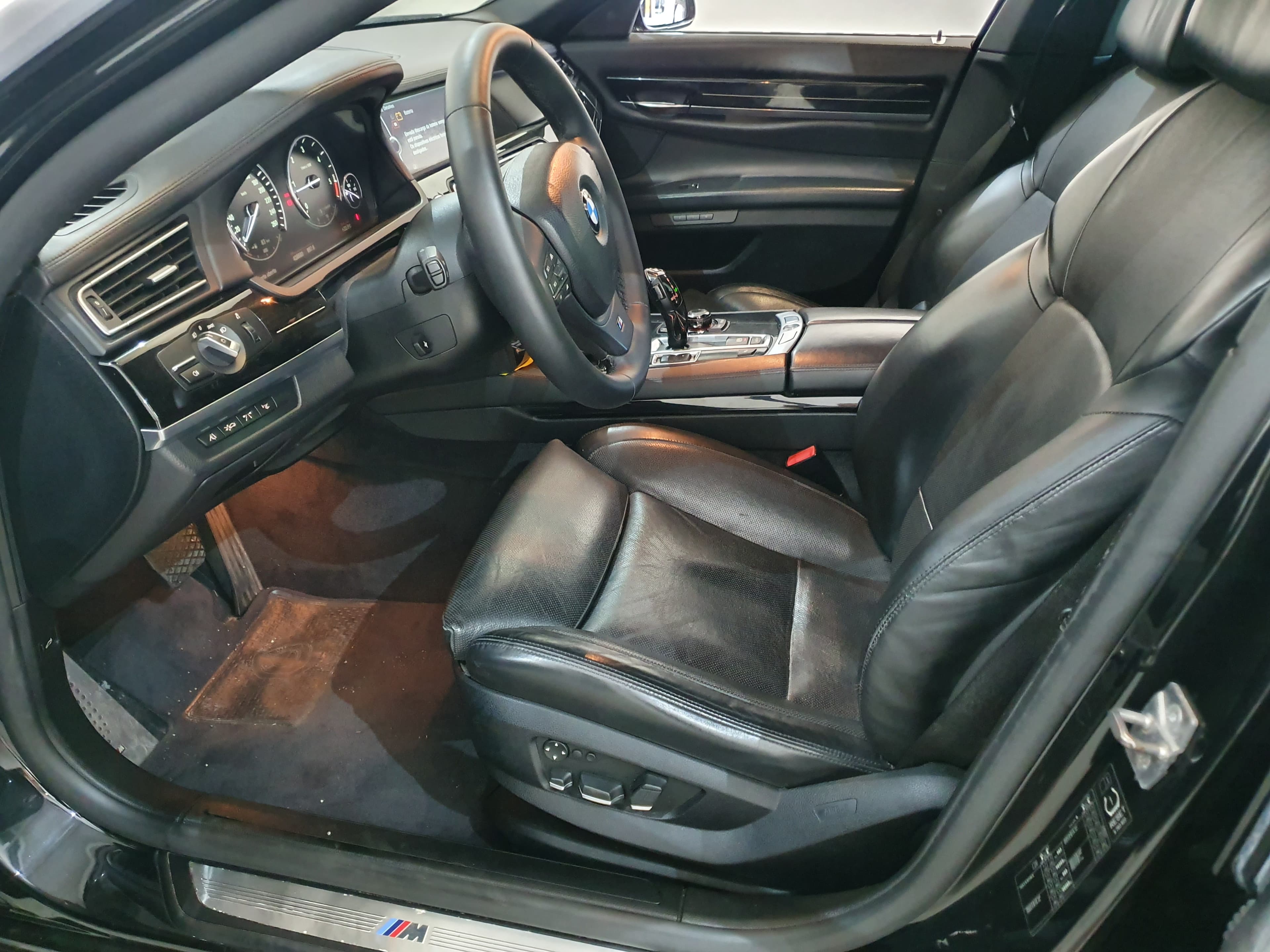 BMW 740D · Ano 2010 — imagem 19