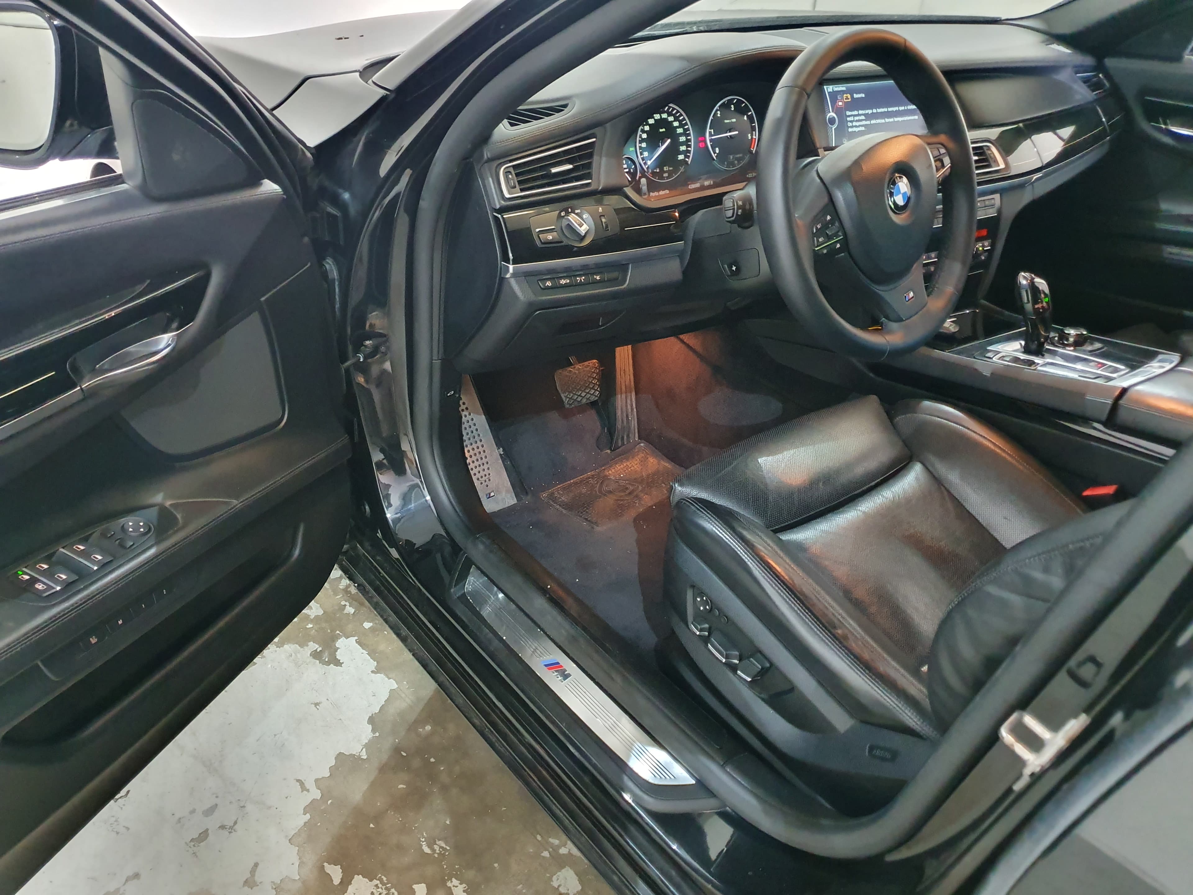 BMW 740D · Ano 2010 — imagem 17
