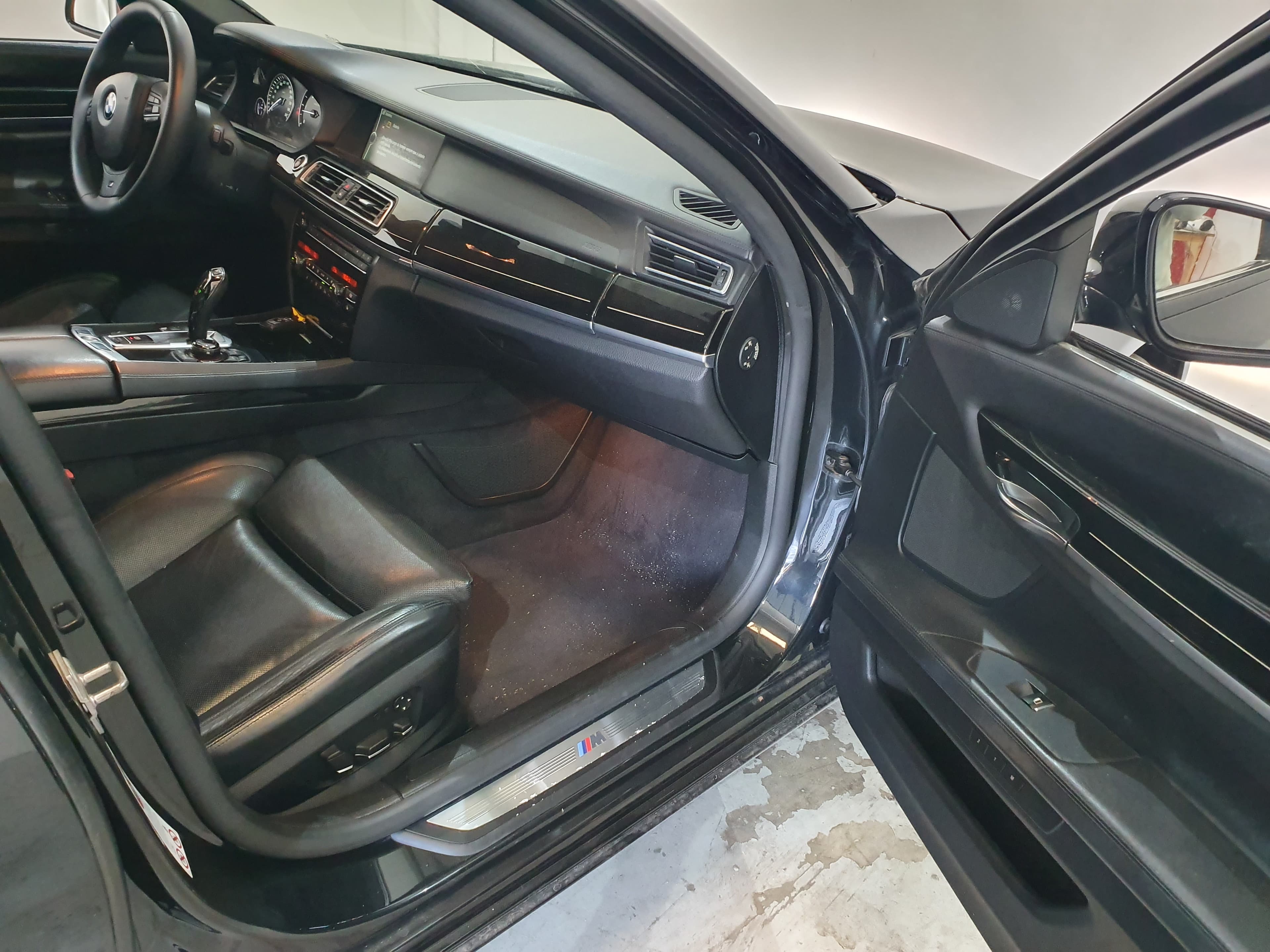 BMW 740D · Ano 2010 — imagem 24