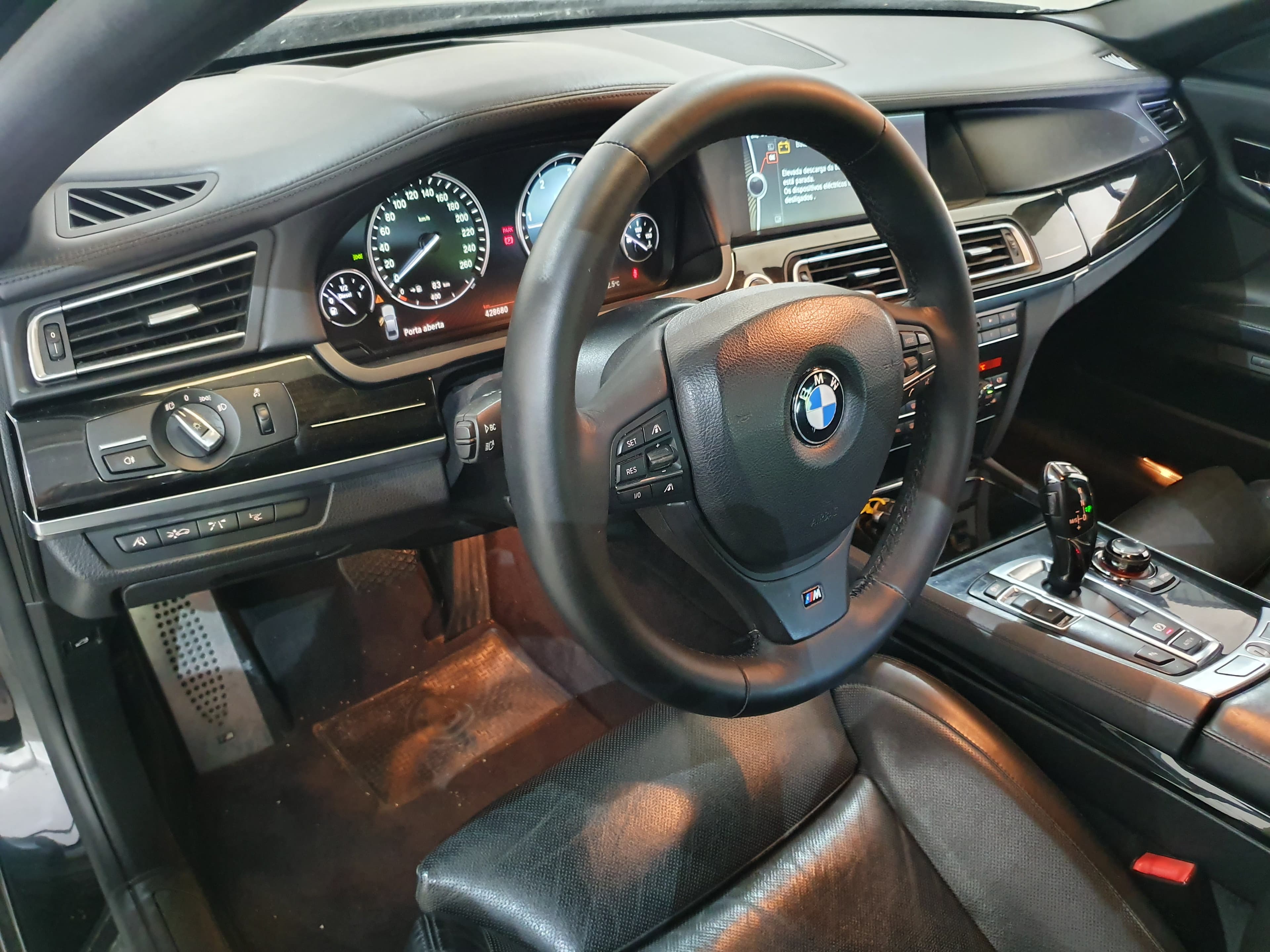 BMW 740D · Ano 2010 — imagem 31