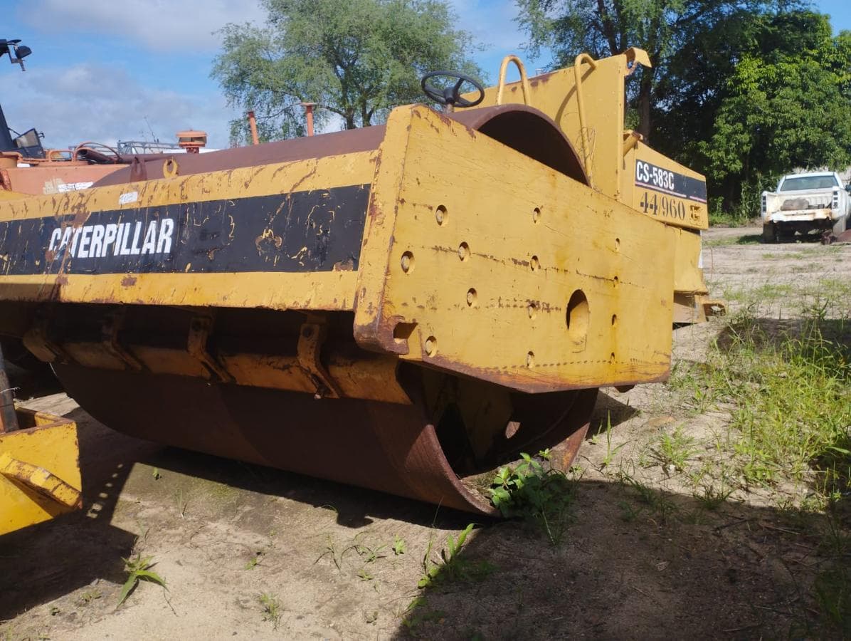 Drum Roller 15t, Caterpillar — imagem 1