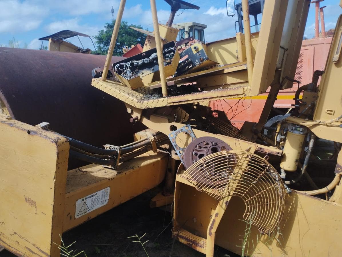 Drum Roller 15t, Caterpillar — imagem 4