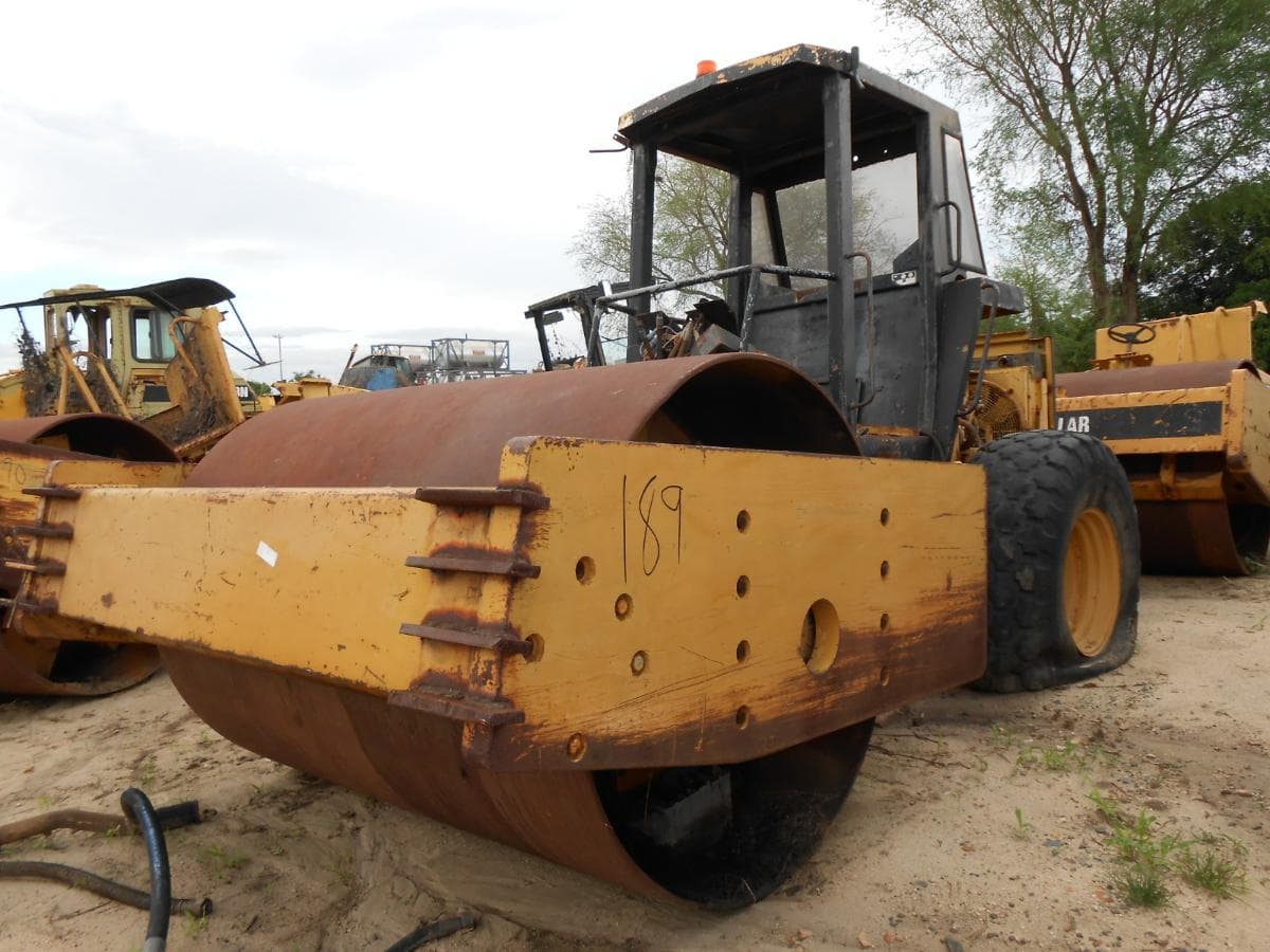 Drum Roller 15t, Caterpillar — imagem 1