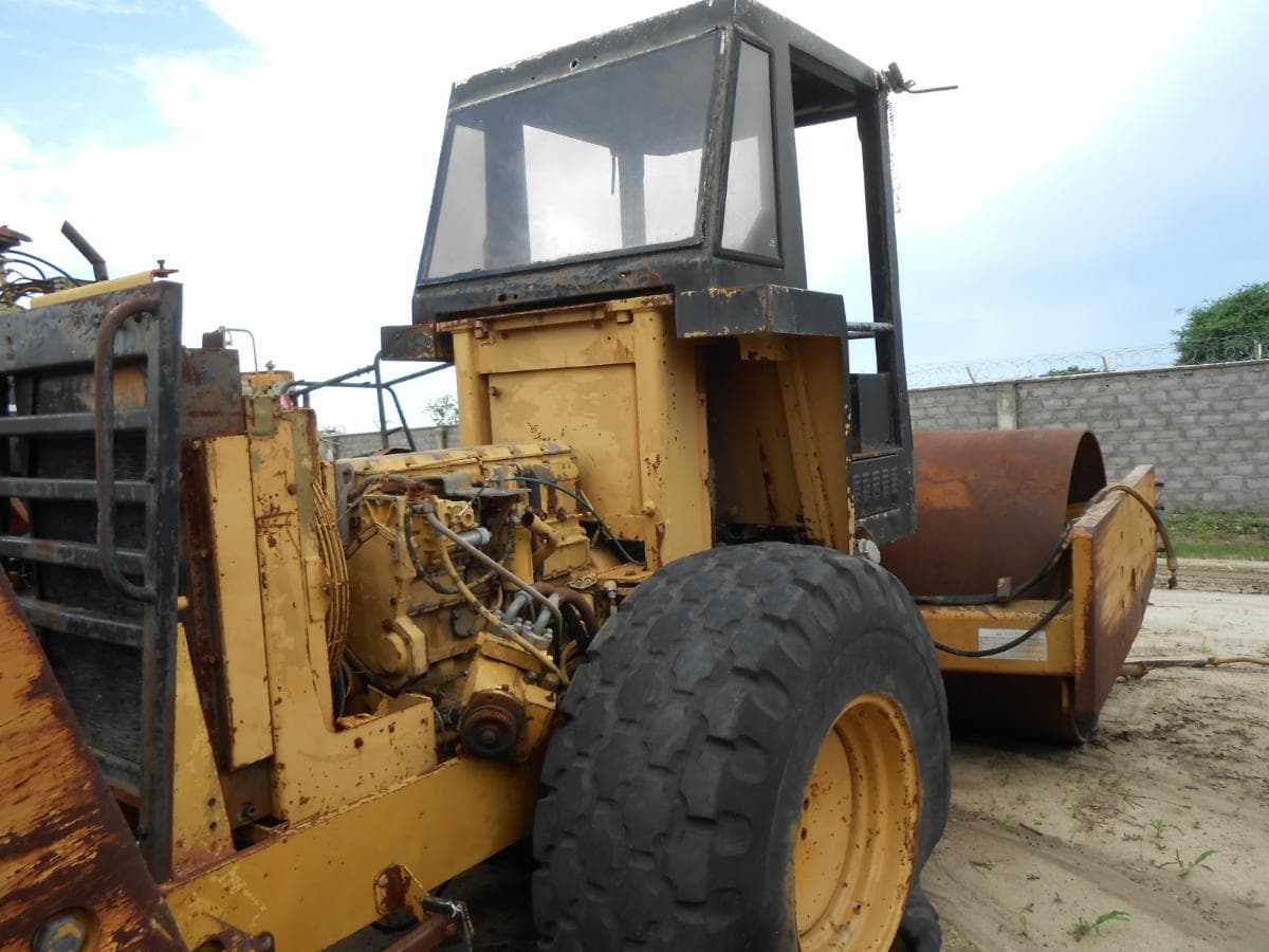 Drum Roller 15t, Caterpillar — imagem 2