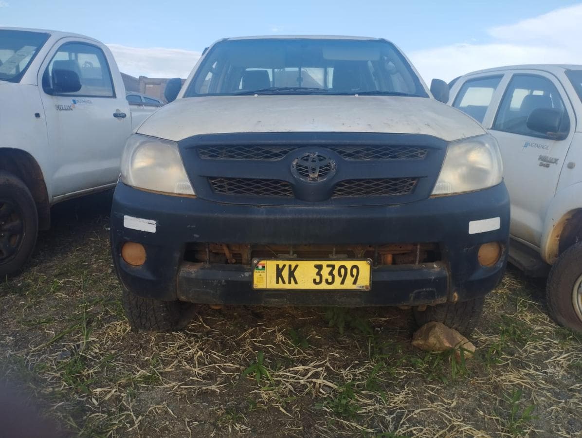 Pickup D/Cab 4x4 Toyota Hilux 2.5D — image 4