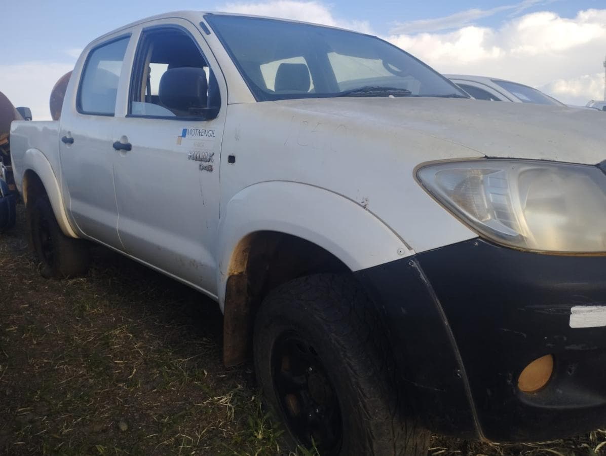 Pickup D/Cab 4x4 Toyota Hilux 2.5D — image 3