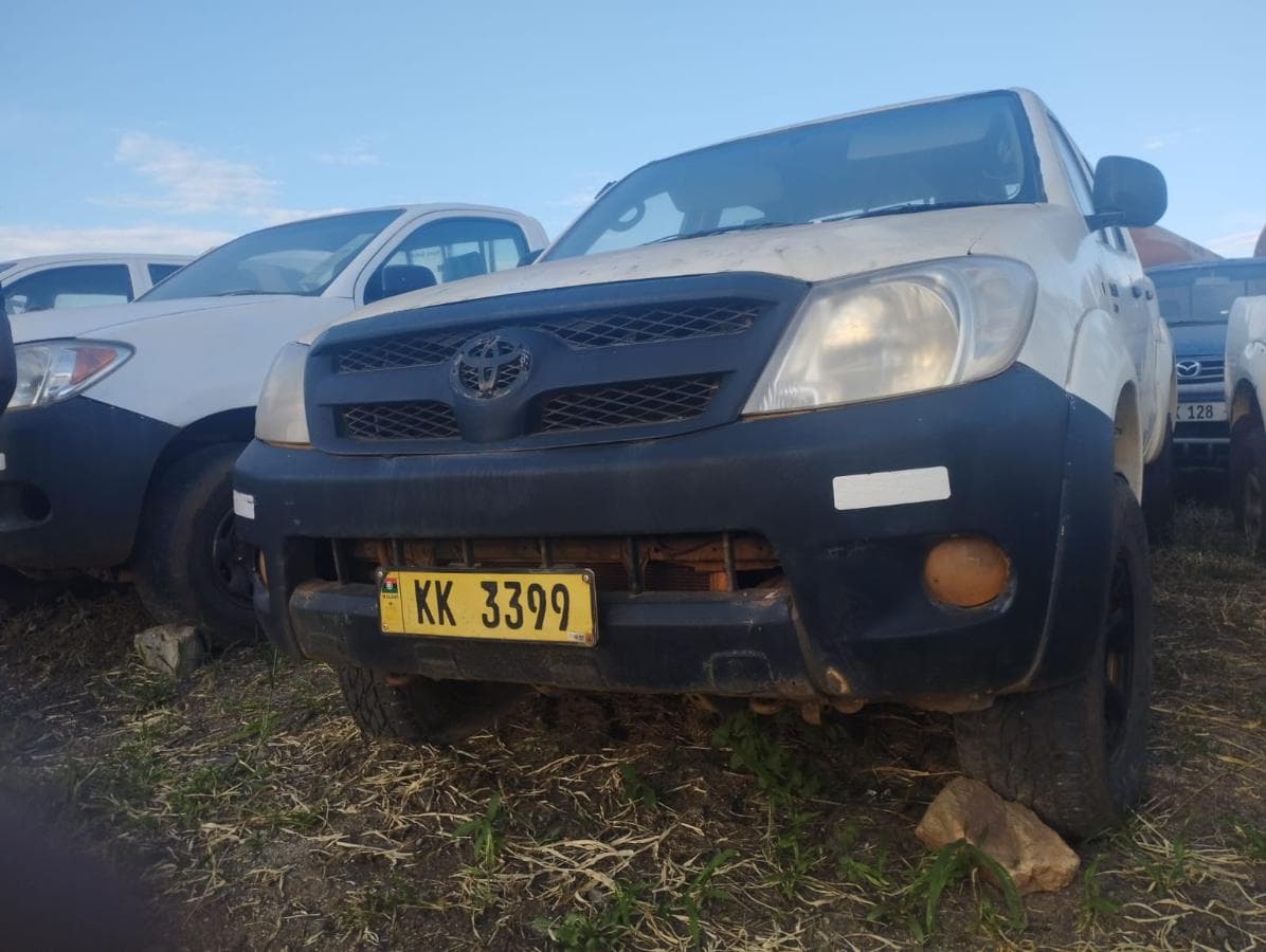Pickup D/Cab 4x4 Toyota Hilux 2.5D — image 6