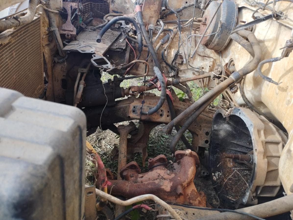 Pickup S/Cab 4x4 Nissan HARDBODY — imagem 5