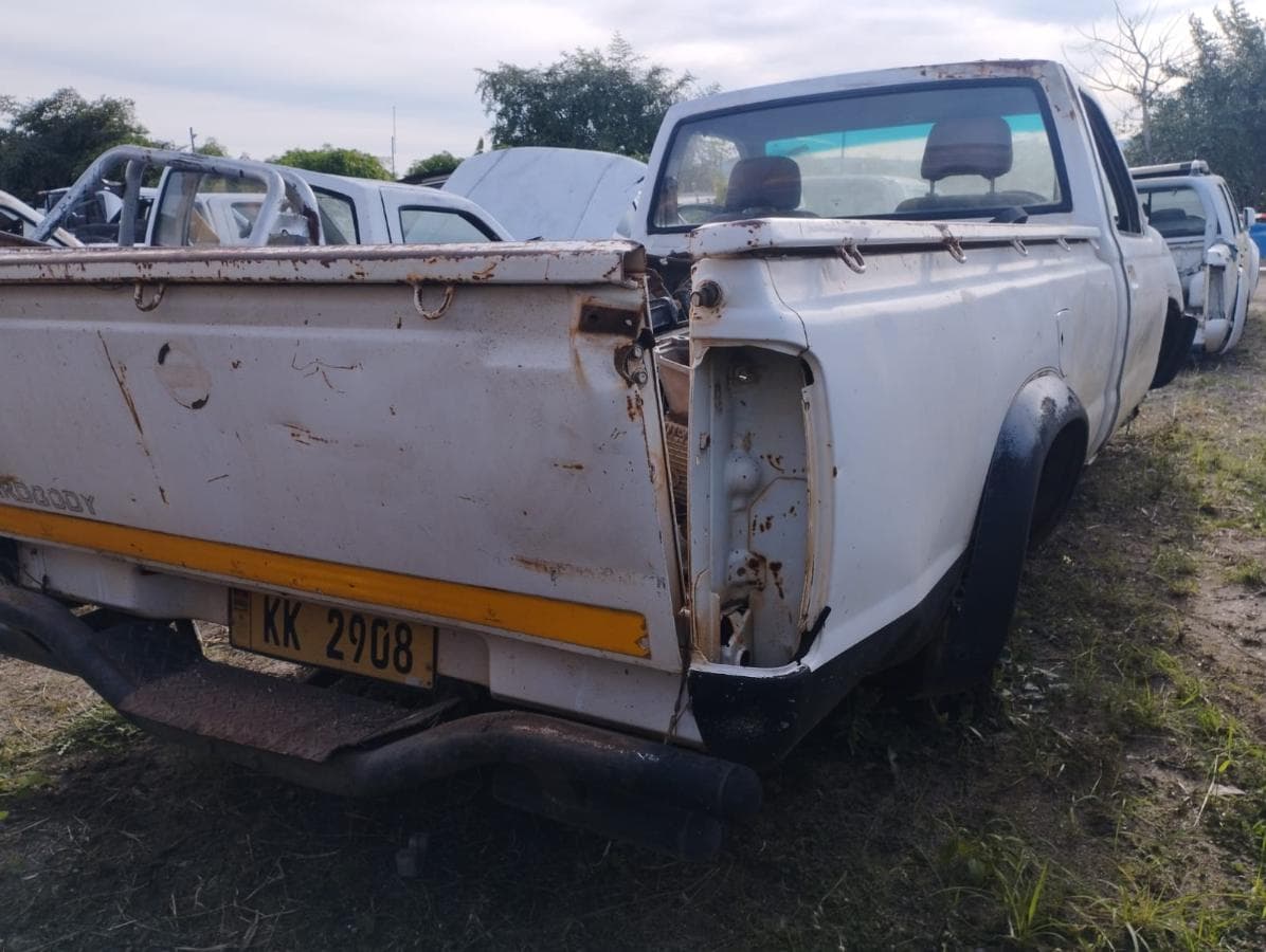 Pickup S/Cab 4x4 Nissan HARDBODY — imagem 4