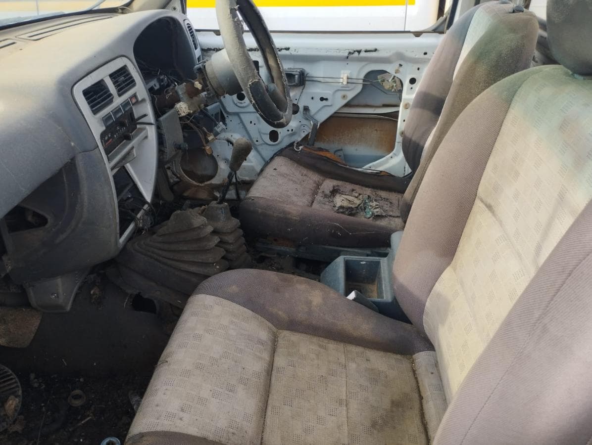 Pickup S/Cab 4x4 Nissan HARDBODY — imagem 12
