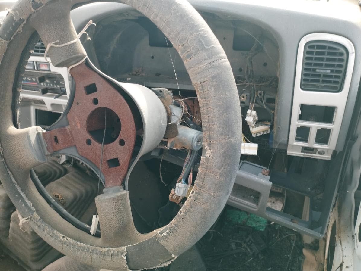Pickup S/Cab 4x4 Nissan HARDBODY — imagem 10