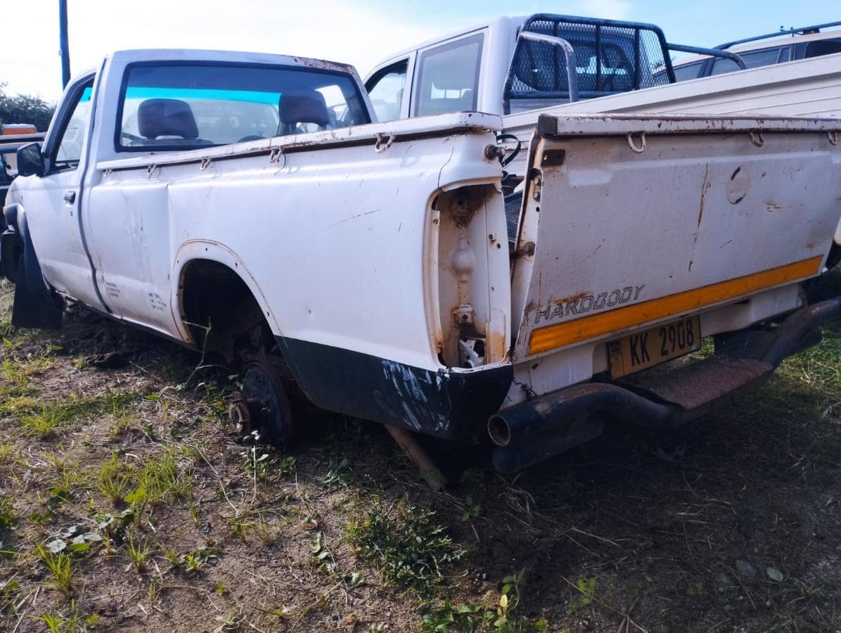 Pickup S/Cab 4x4 Nissan HARDBODY — imagem 7