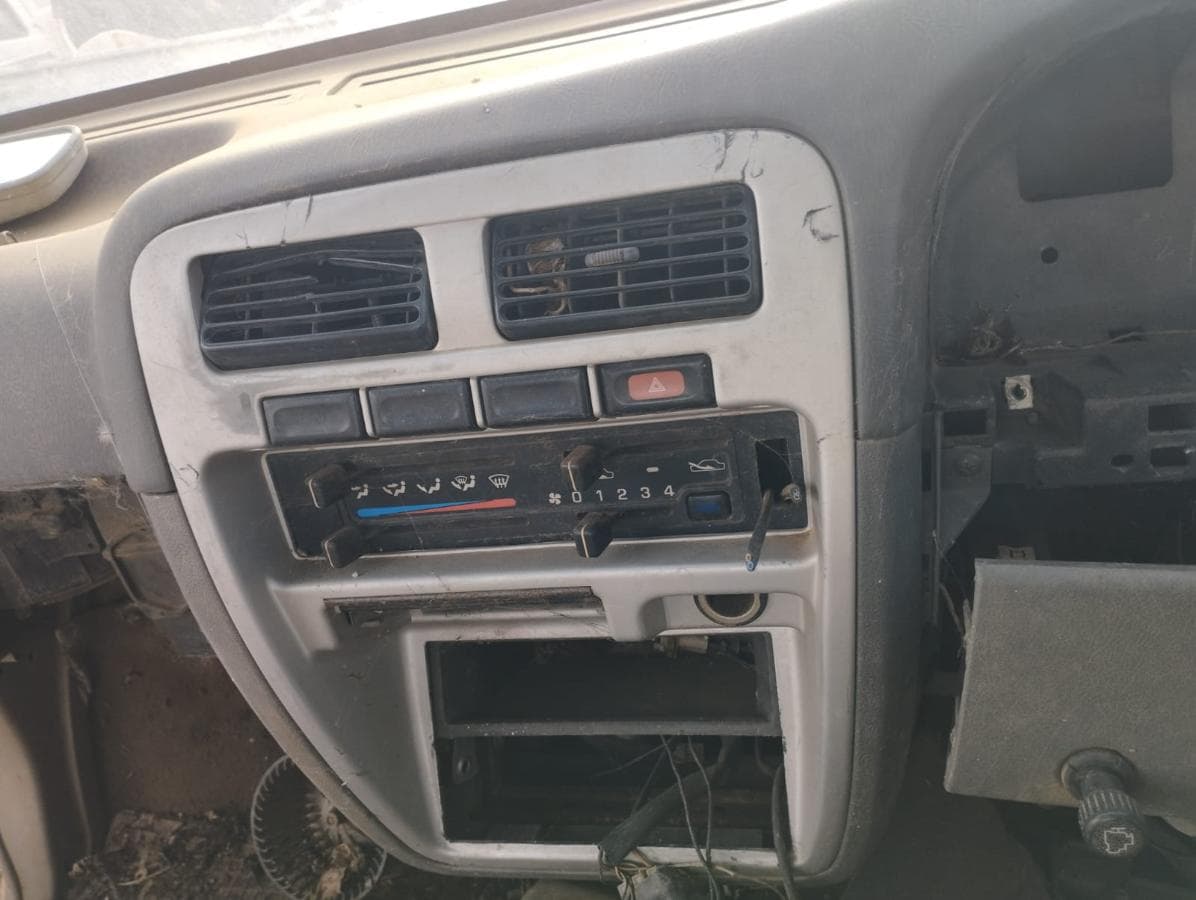 Pickup S/Cab 4x4 Nissan HARDBODY — imagem 9