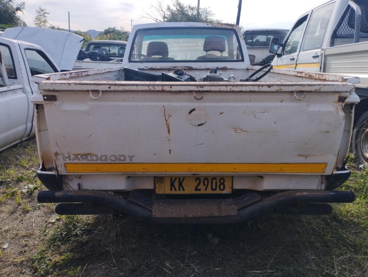 Pickup S/Cab 4x4 Nissan HARDBODY — imagem 11