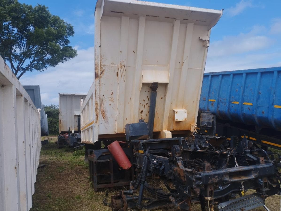Tipper Truck 26t (6X4) — image 1
