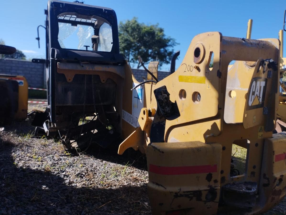 Telehandler 4t Caterpillar — imagen 4