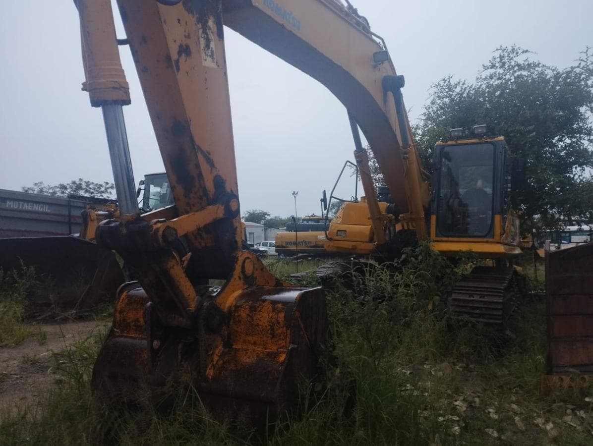 Backhoe Loader Komatsu — image 3