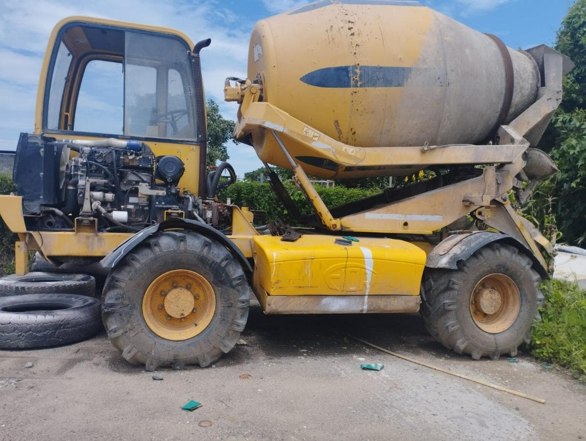 Concrete mixer truck — imagen 2
