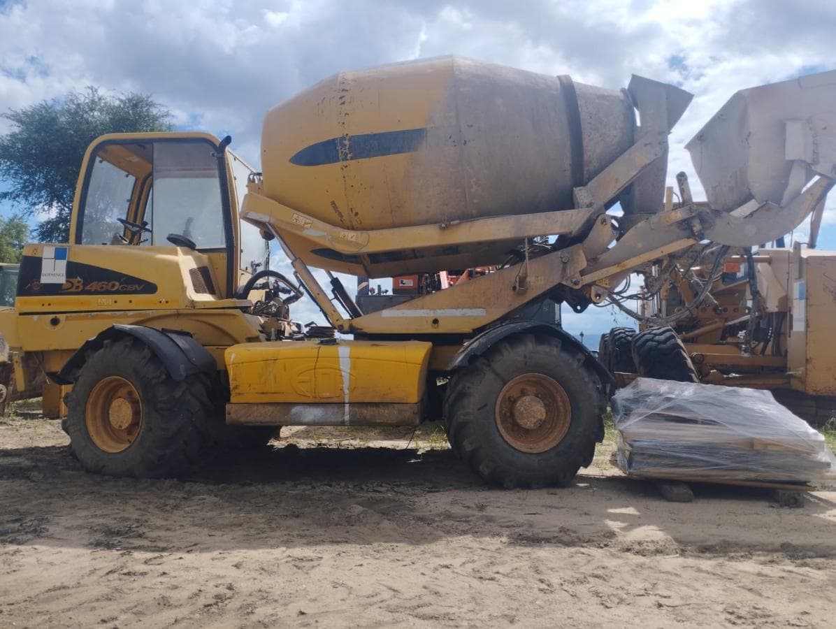 Concrete mixer truck — imagen 10