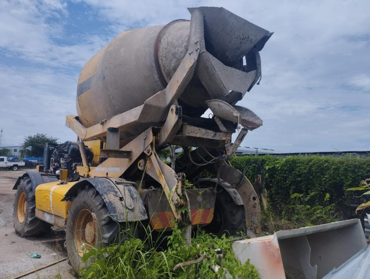 Concrete mixer truck — imagen 5
