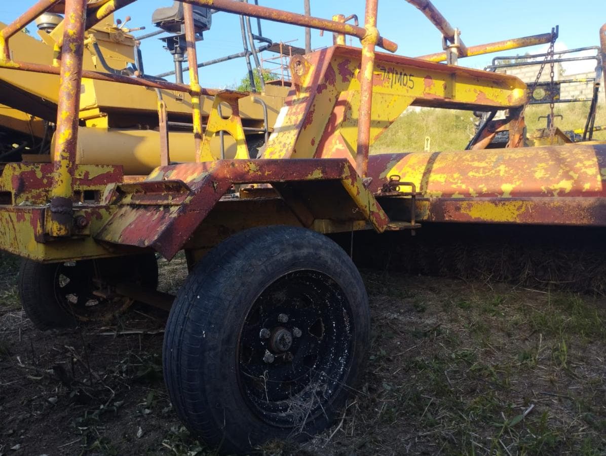 Industrial sweeper — image 4