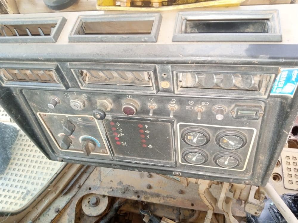Bulldozer — image 3