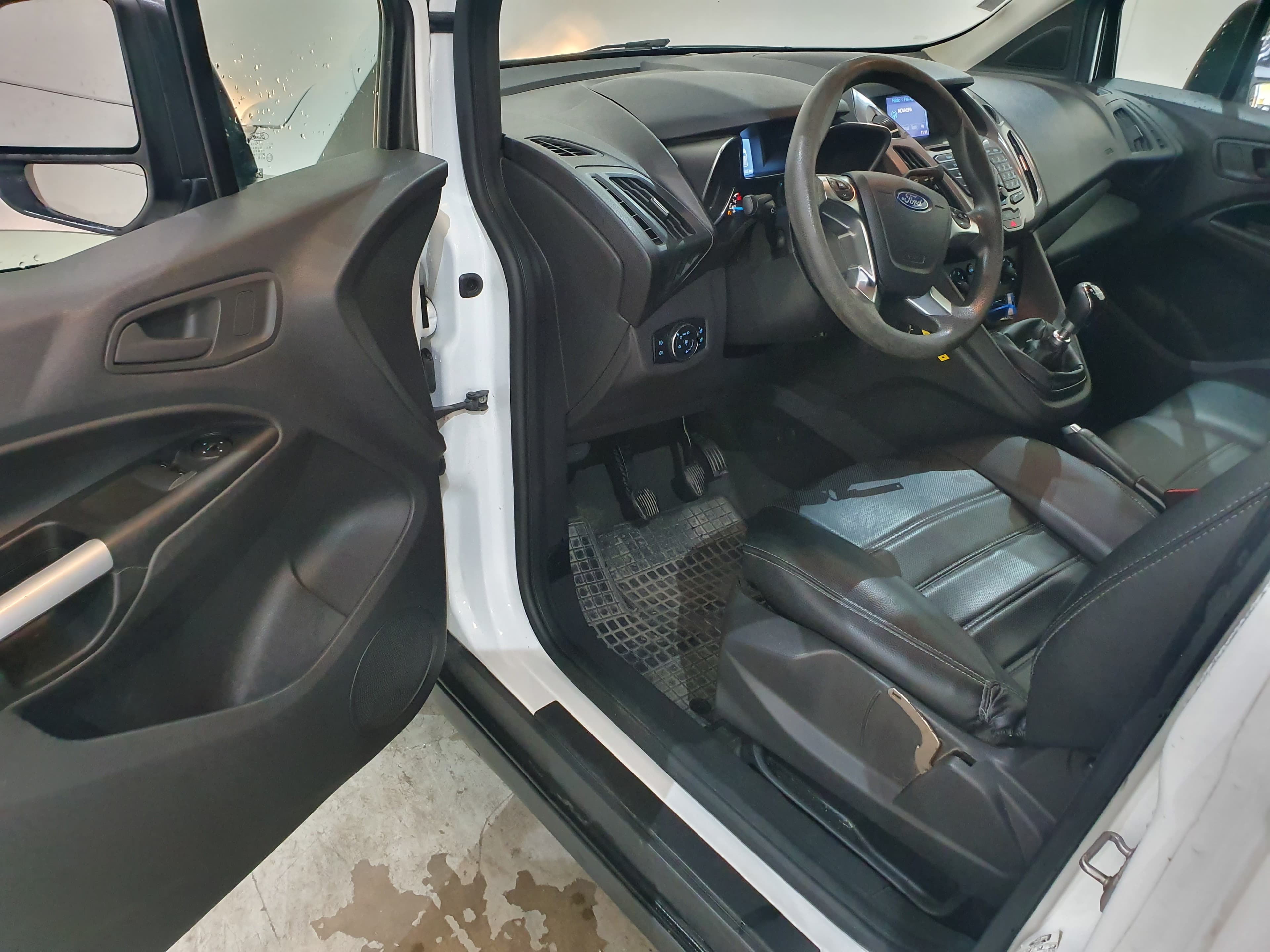 Ford Transit Connect 1.6 TDCI · Ano 2015 — imagen 23