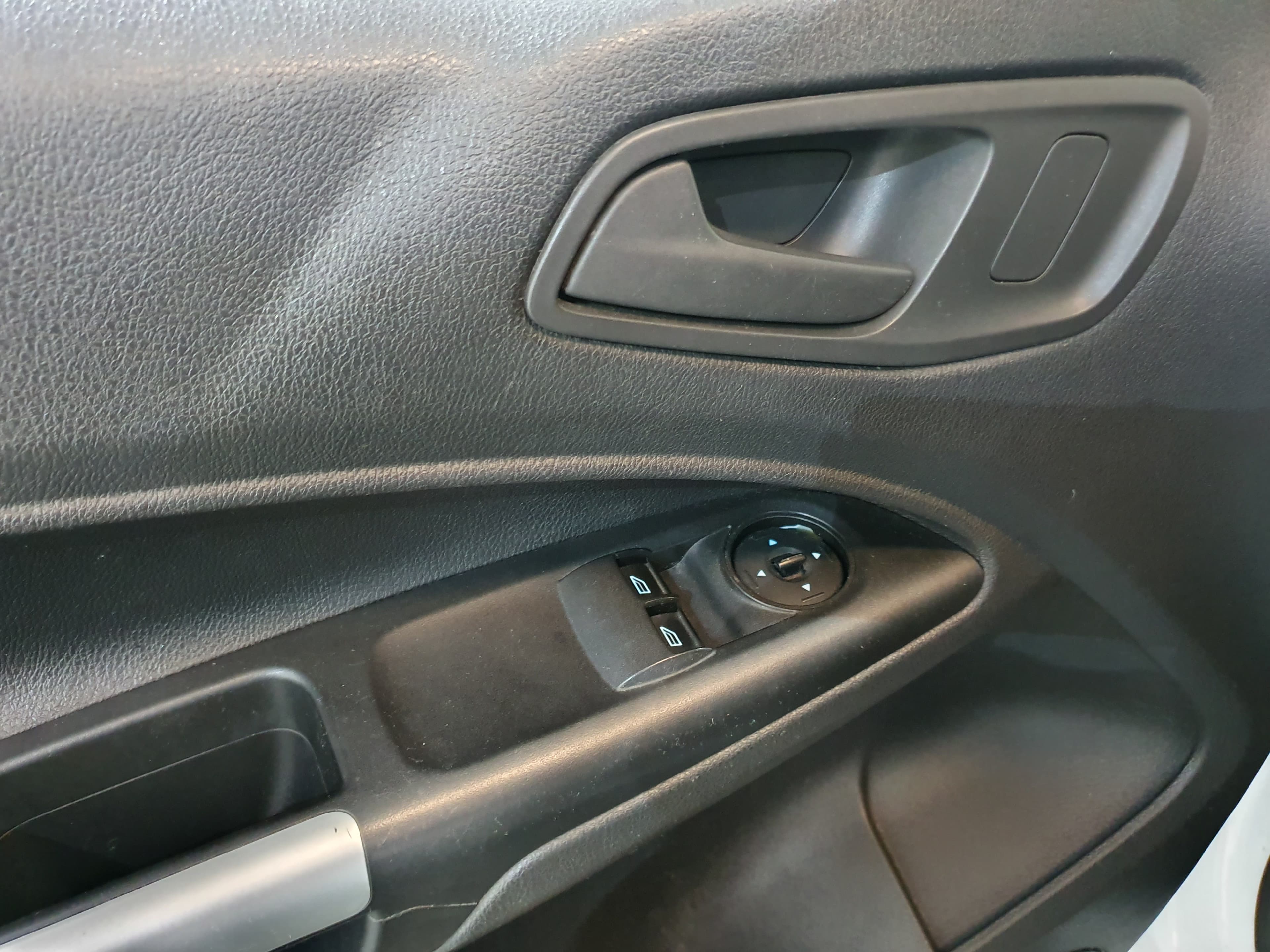Ford Transit Connect 1.6 TDCI · Ano 2015 — imagen 24